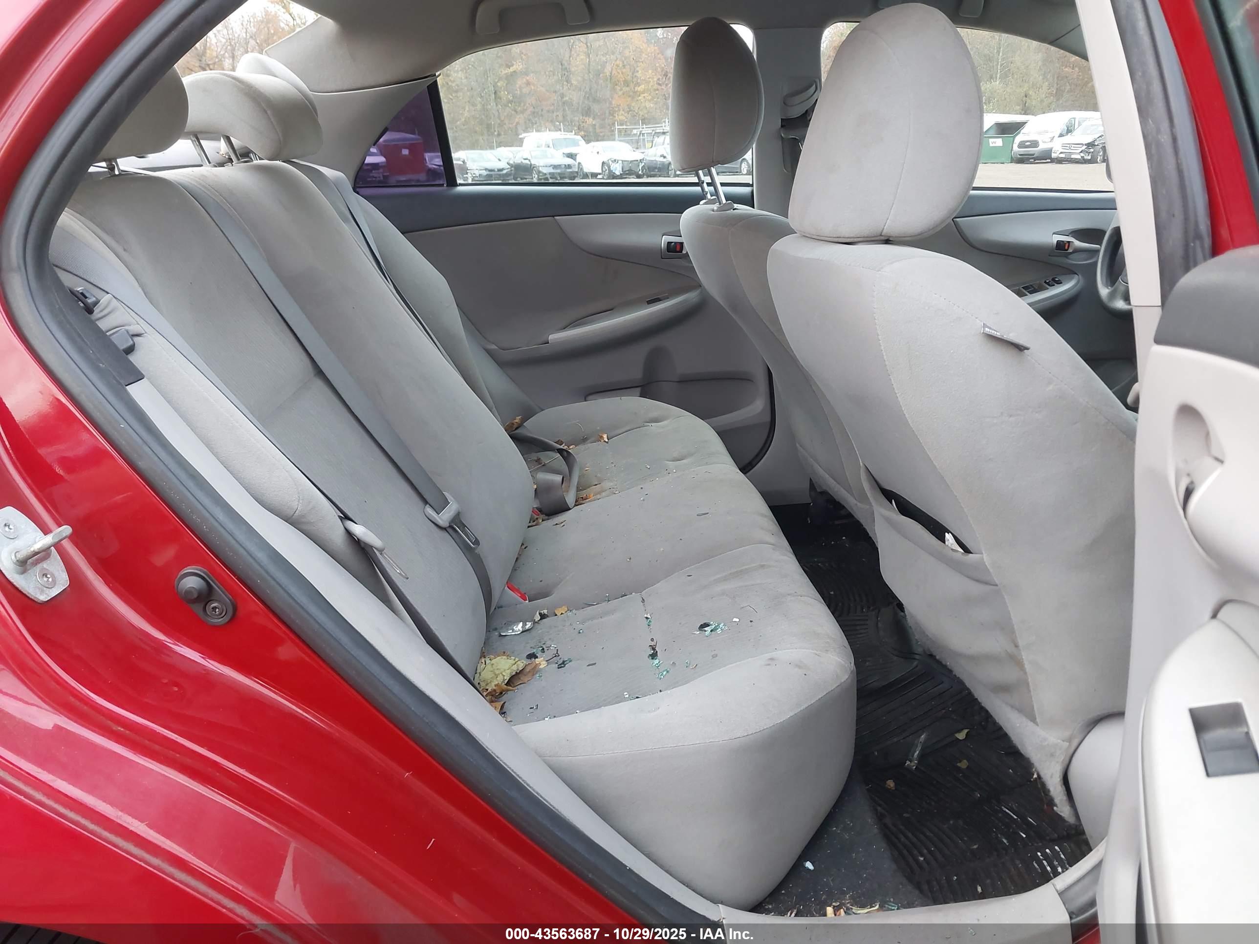 TOYOTA COROLLA image 8