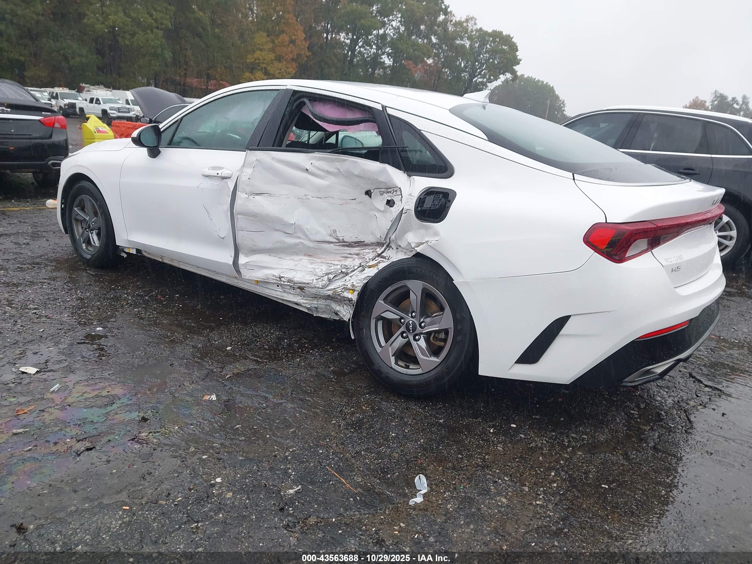 KIA K5 image 3