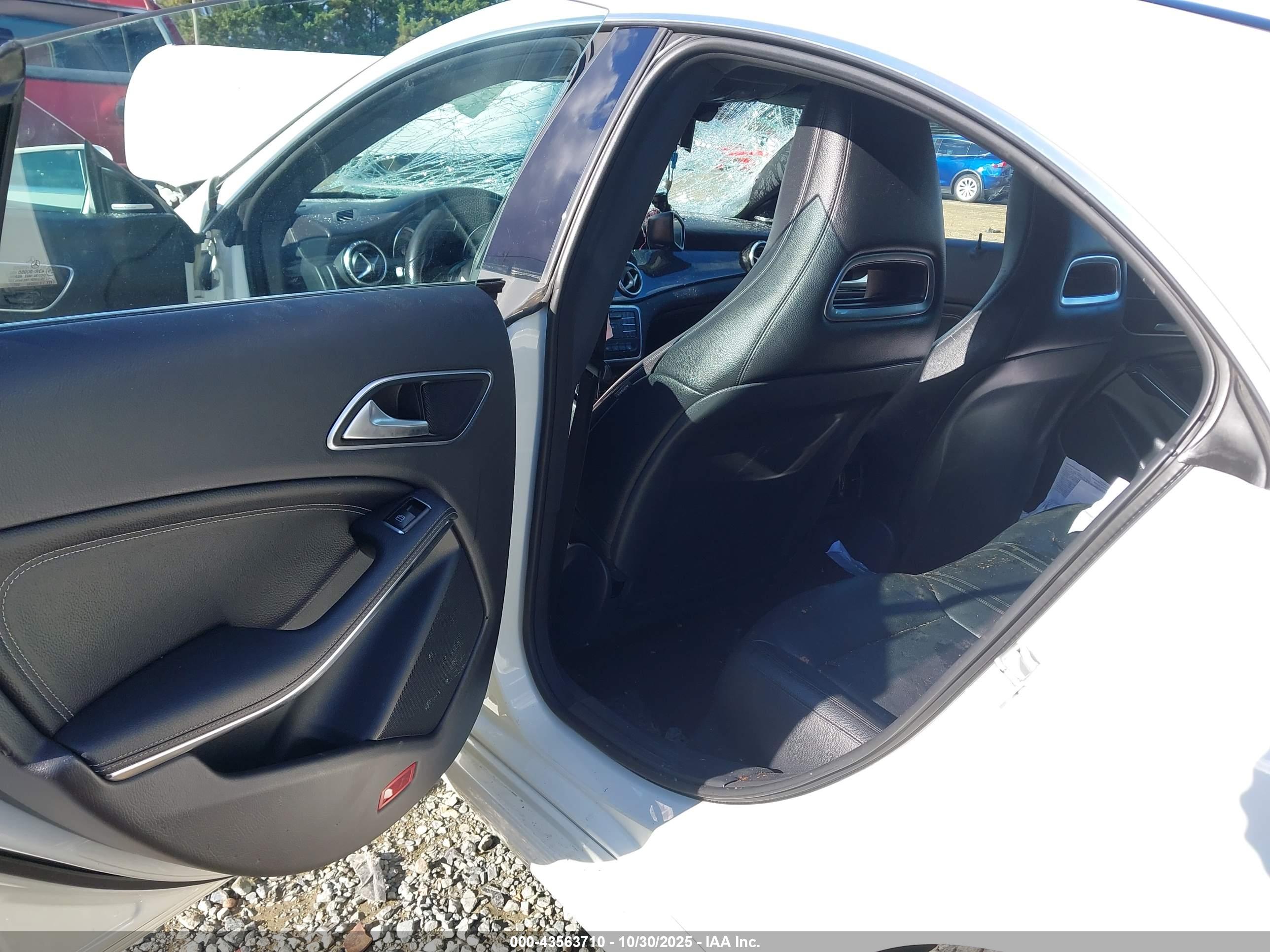 MERCEDES-BENZ CLA image 8