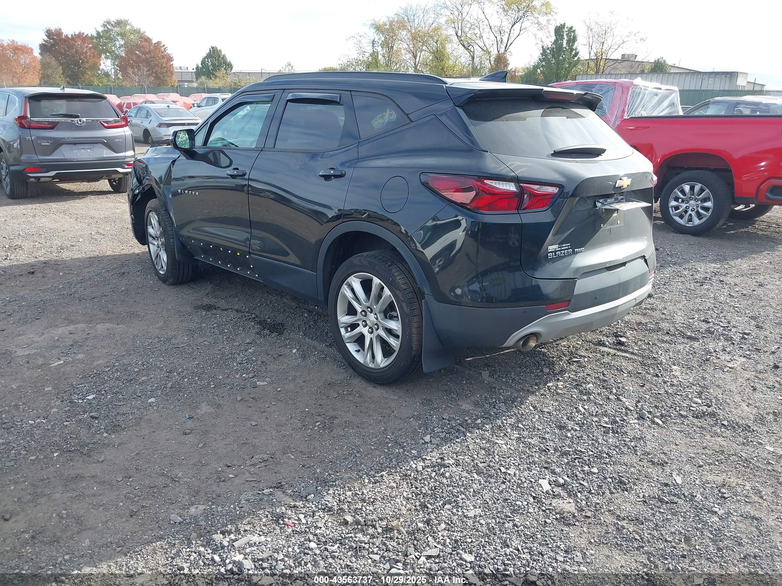 CHEVROLET BLAZER image 3