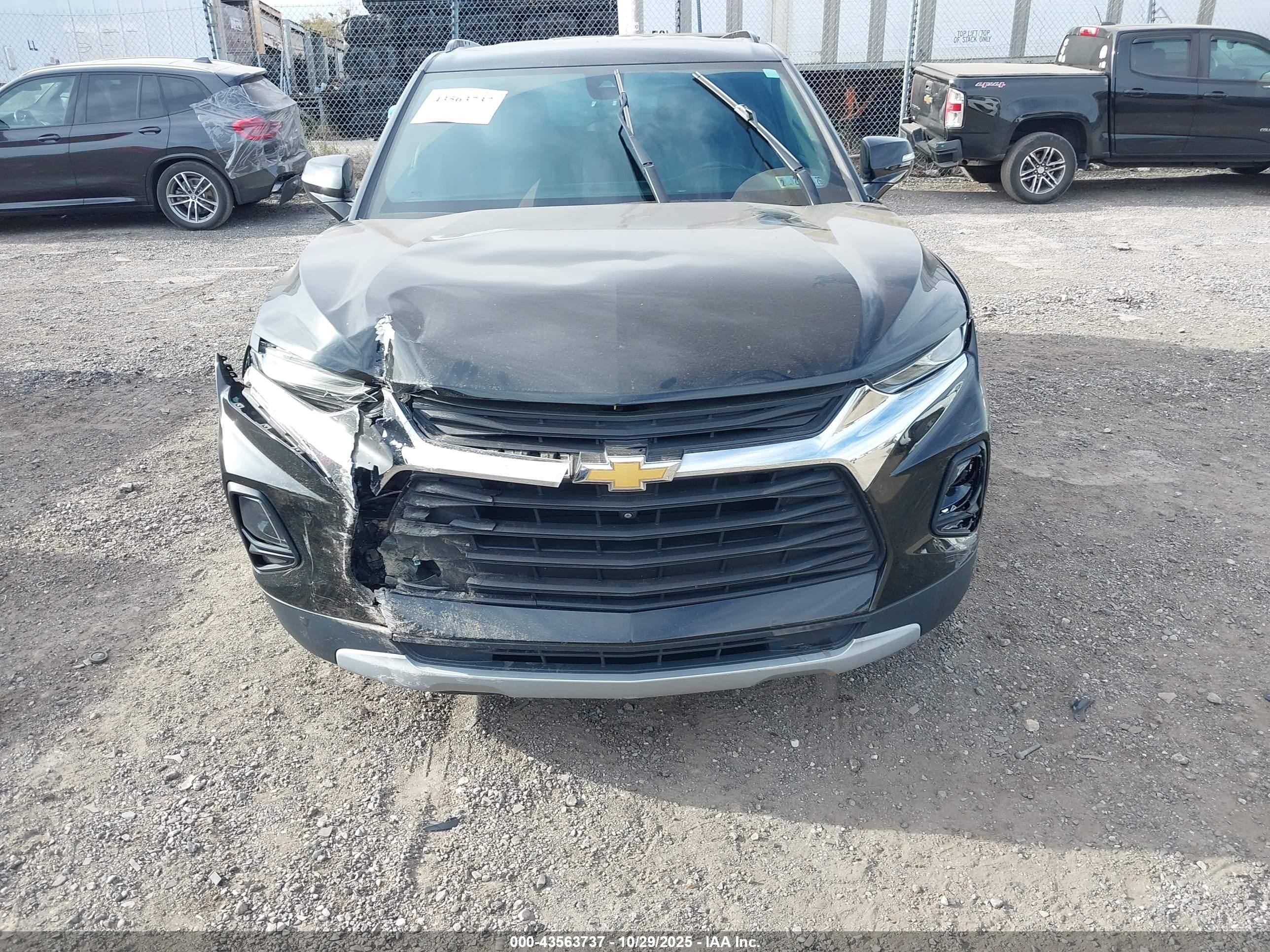 CHEVROLET BLAZER image 6