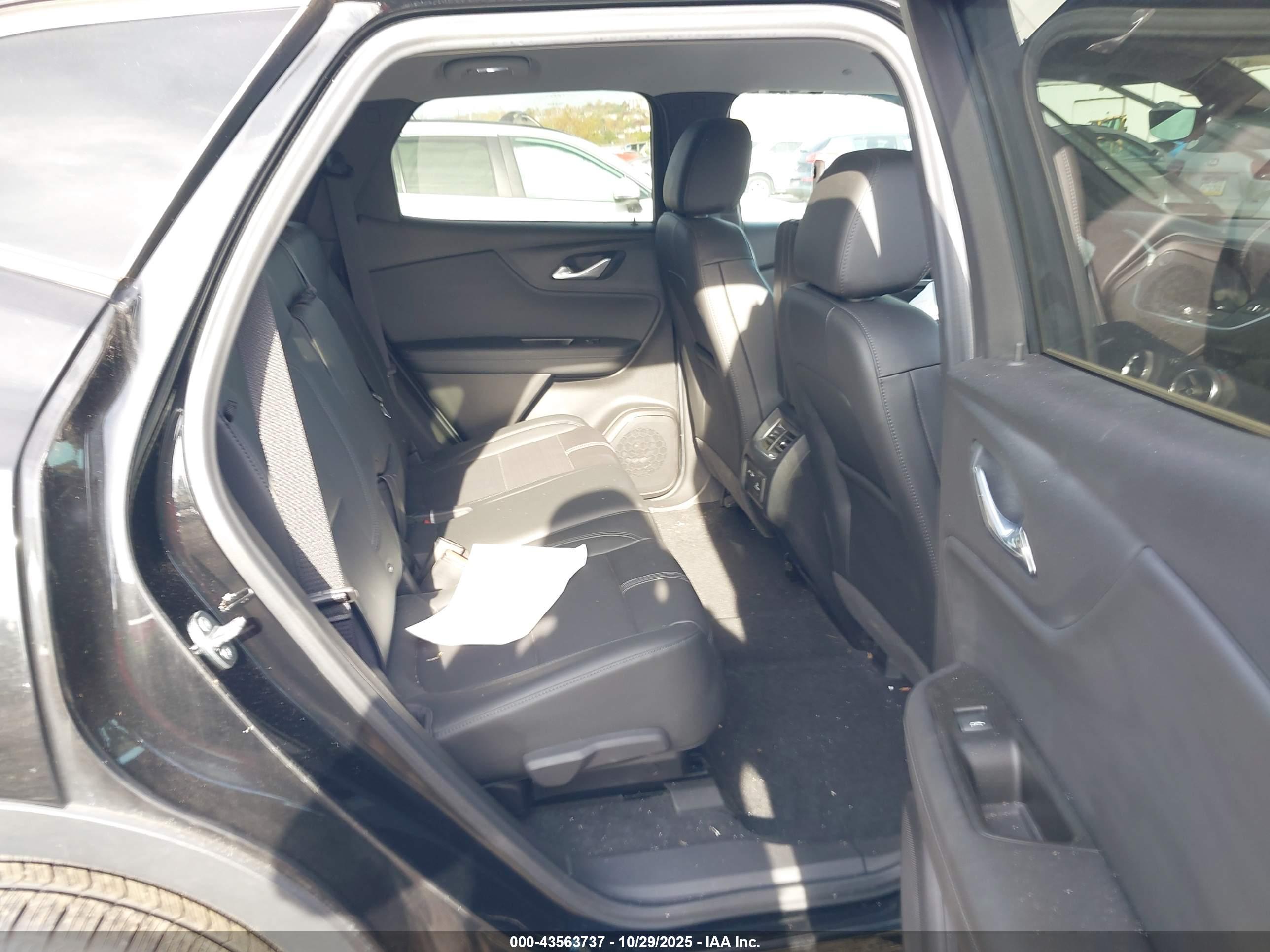 CHEVROLET BLAZER image 8