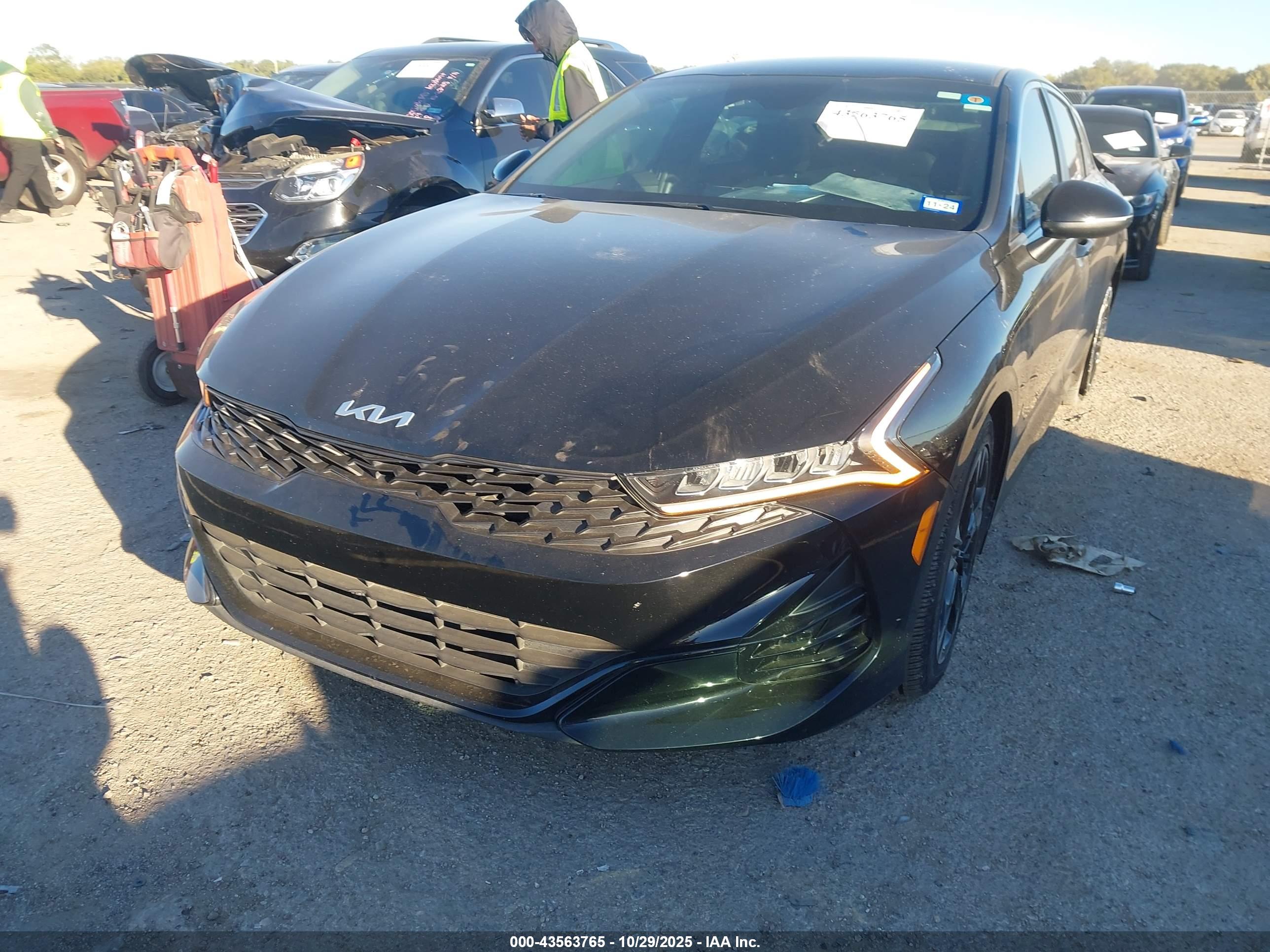 KIA K5 image 2