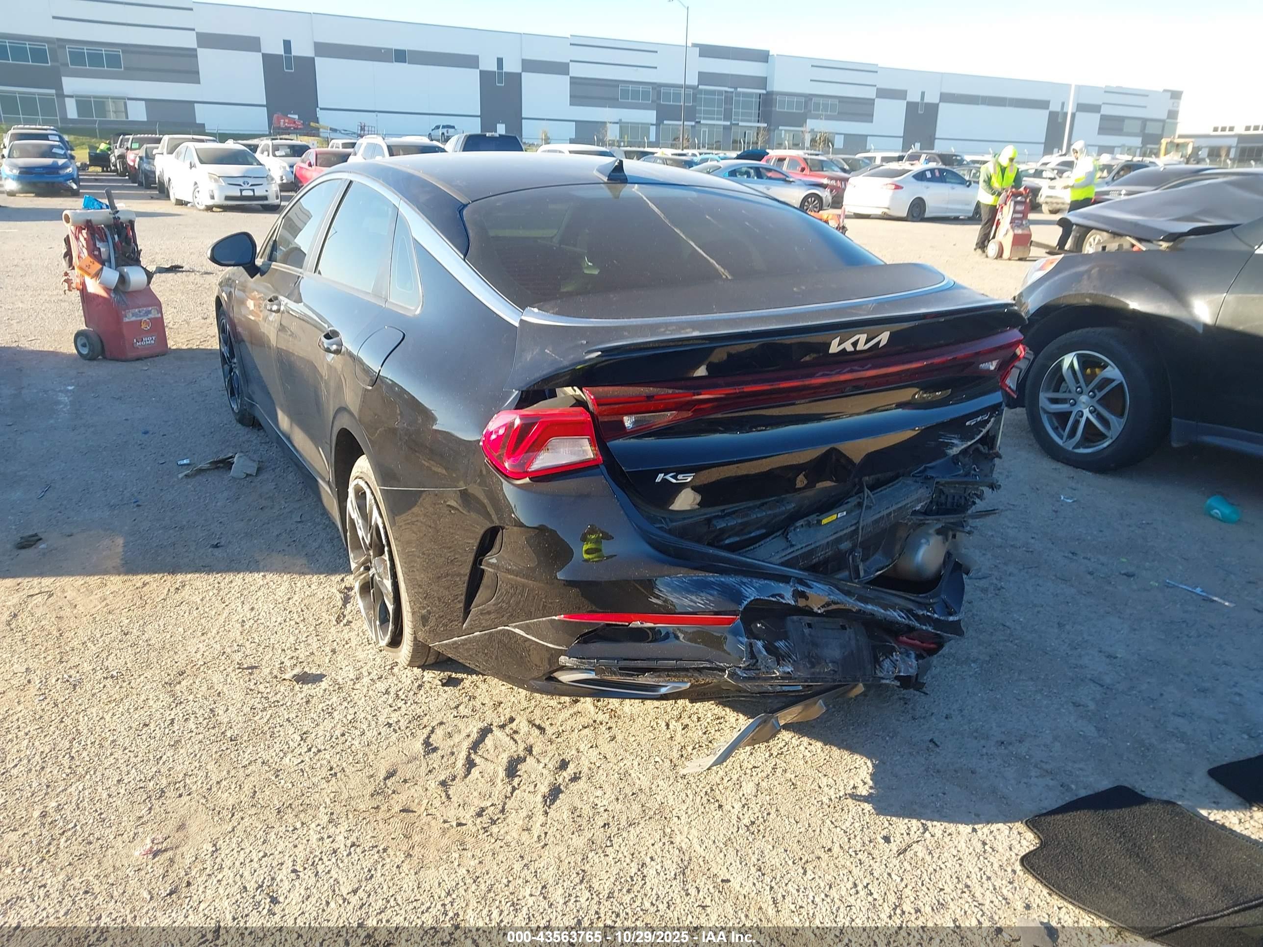 KIA K5 image 3