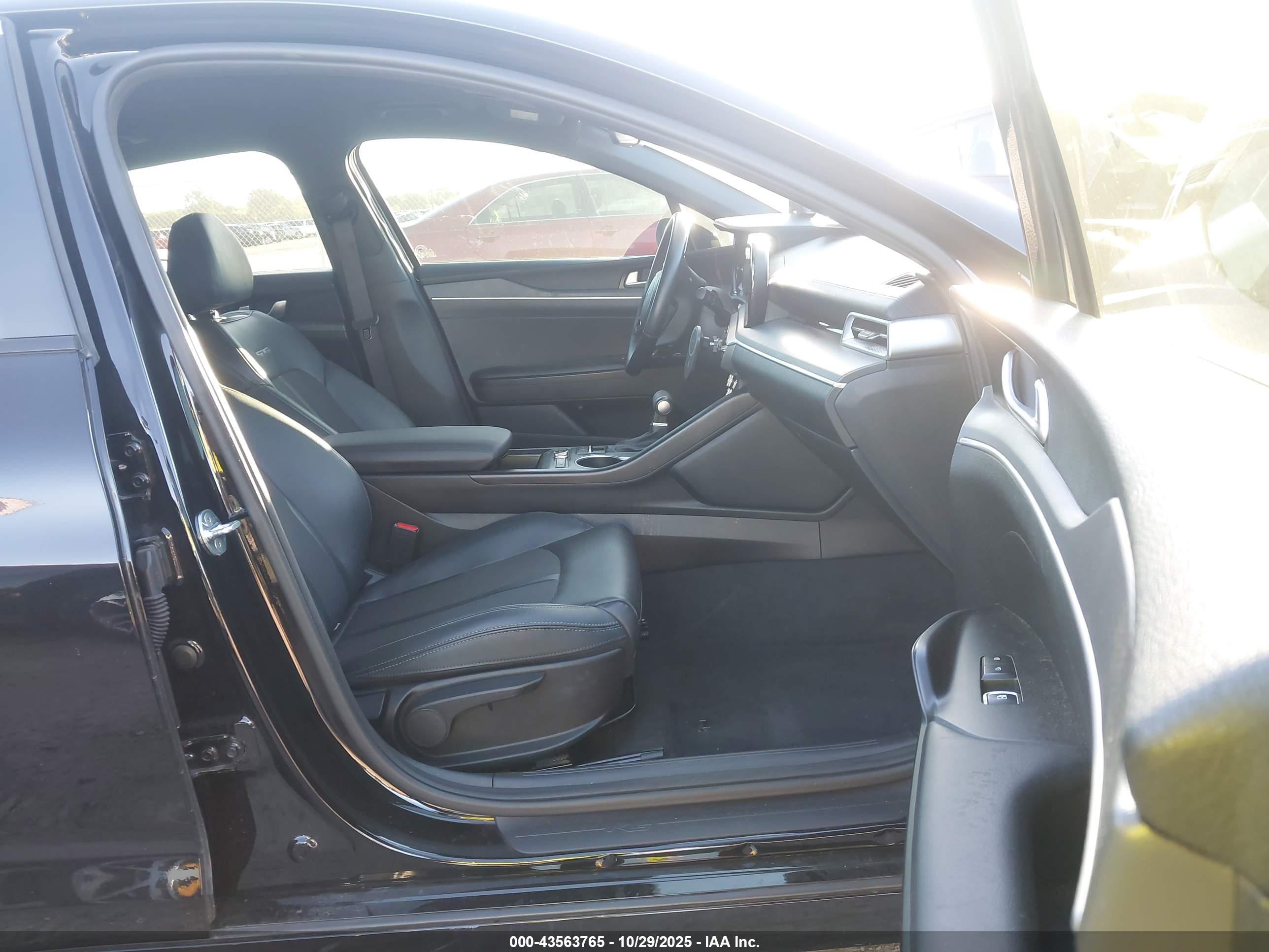 KIA K5 image 5