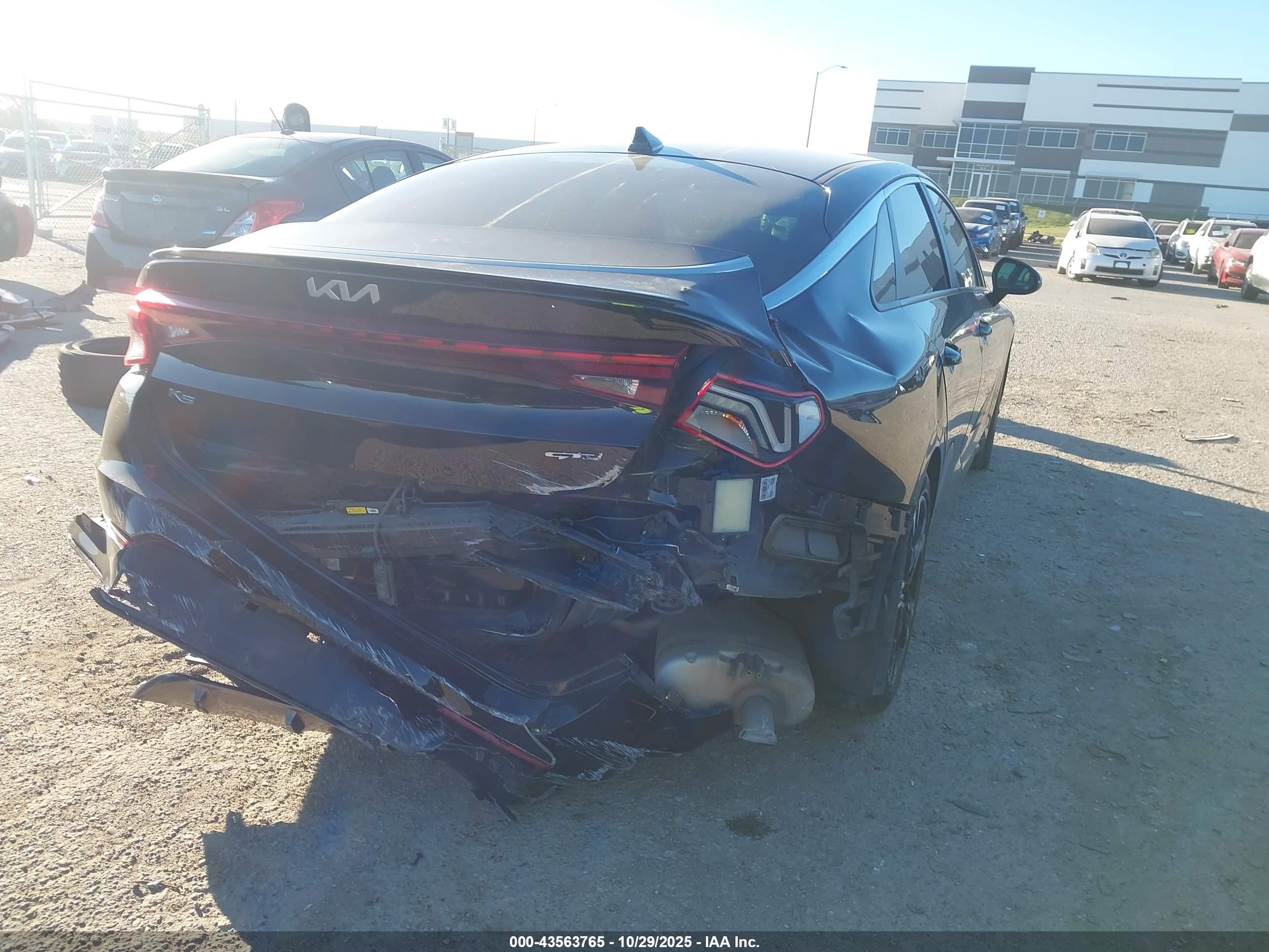 KIA K5 image 6