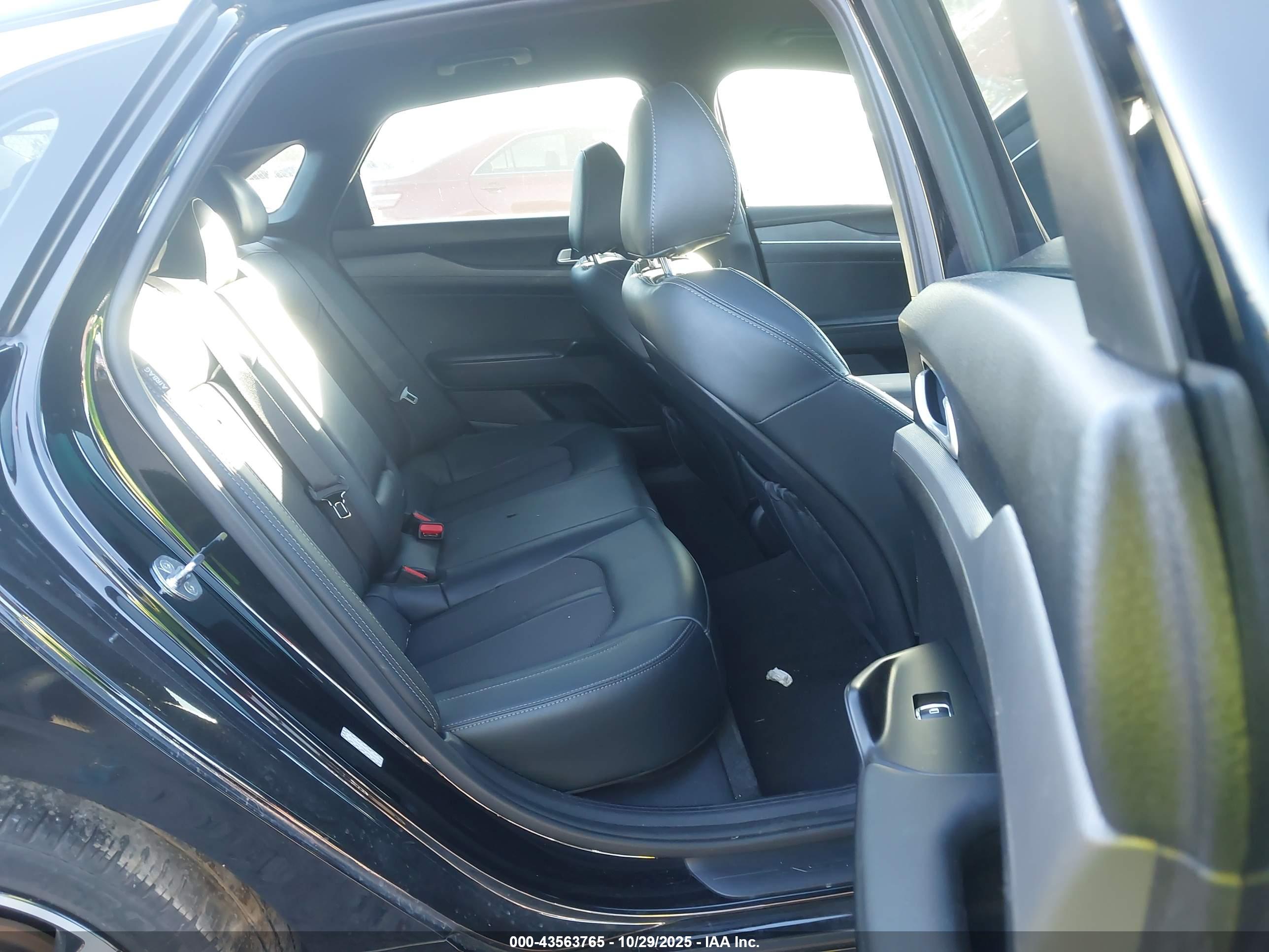 KIA K5 image 8