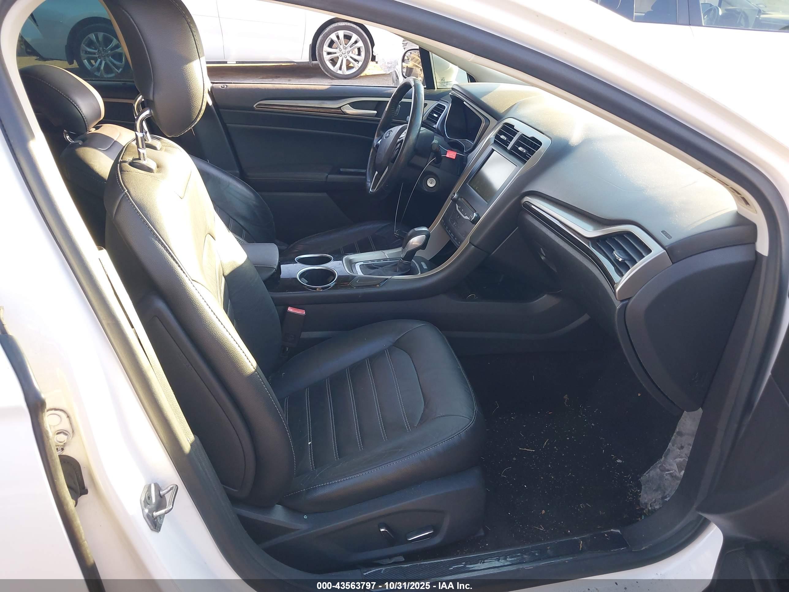 FORD FUSION image 5