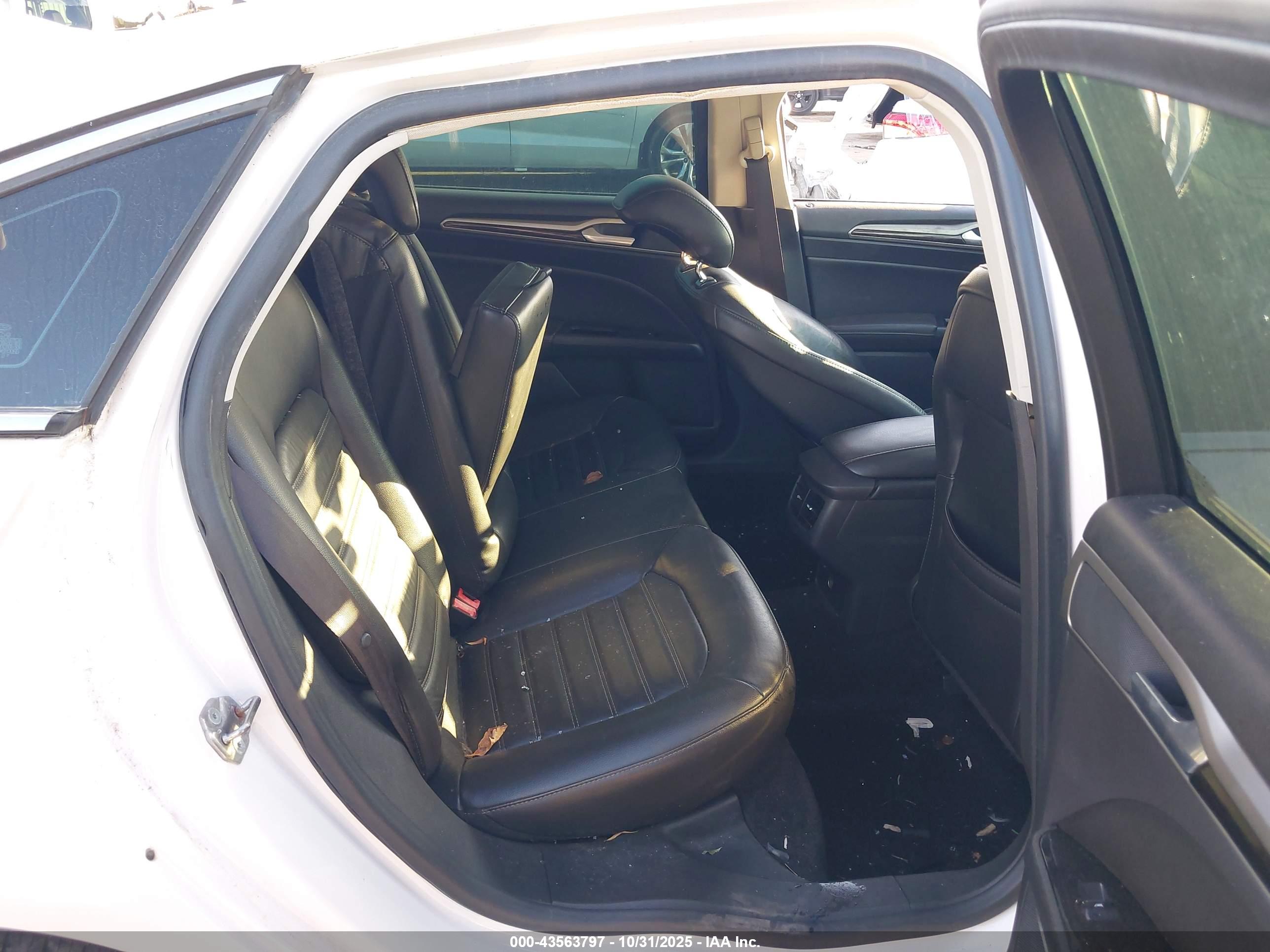 FORD FUSION image 8