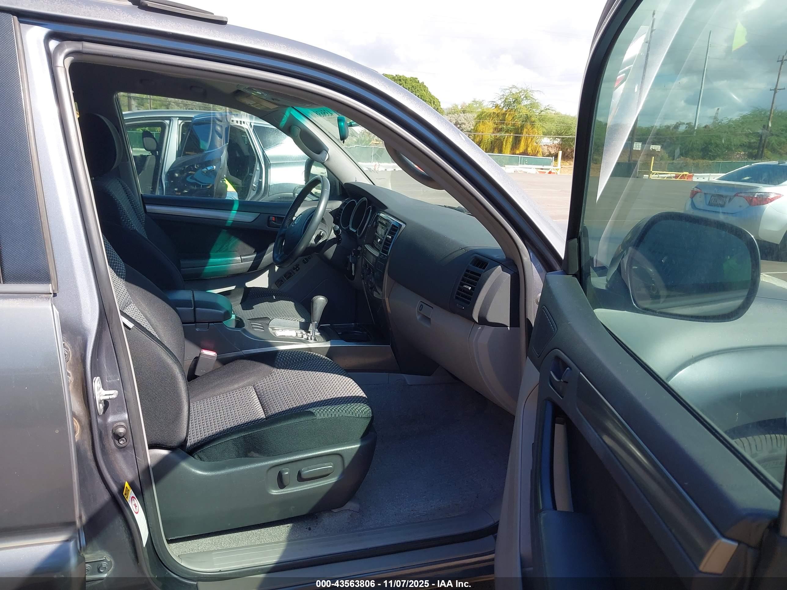 TOYOTA 4RUNNER image 5