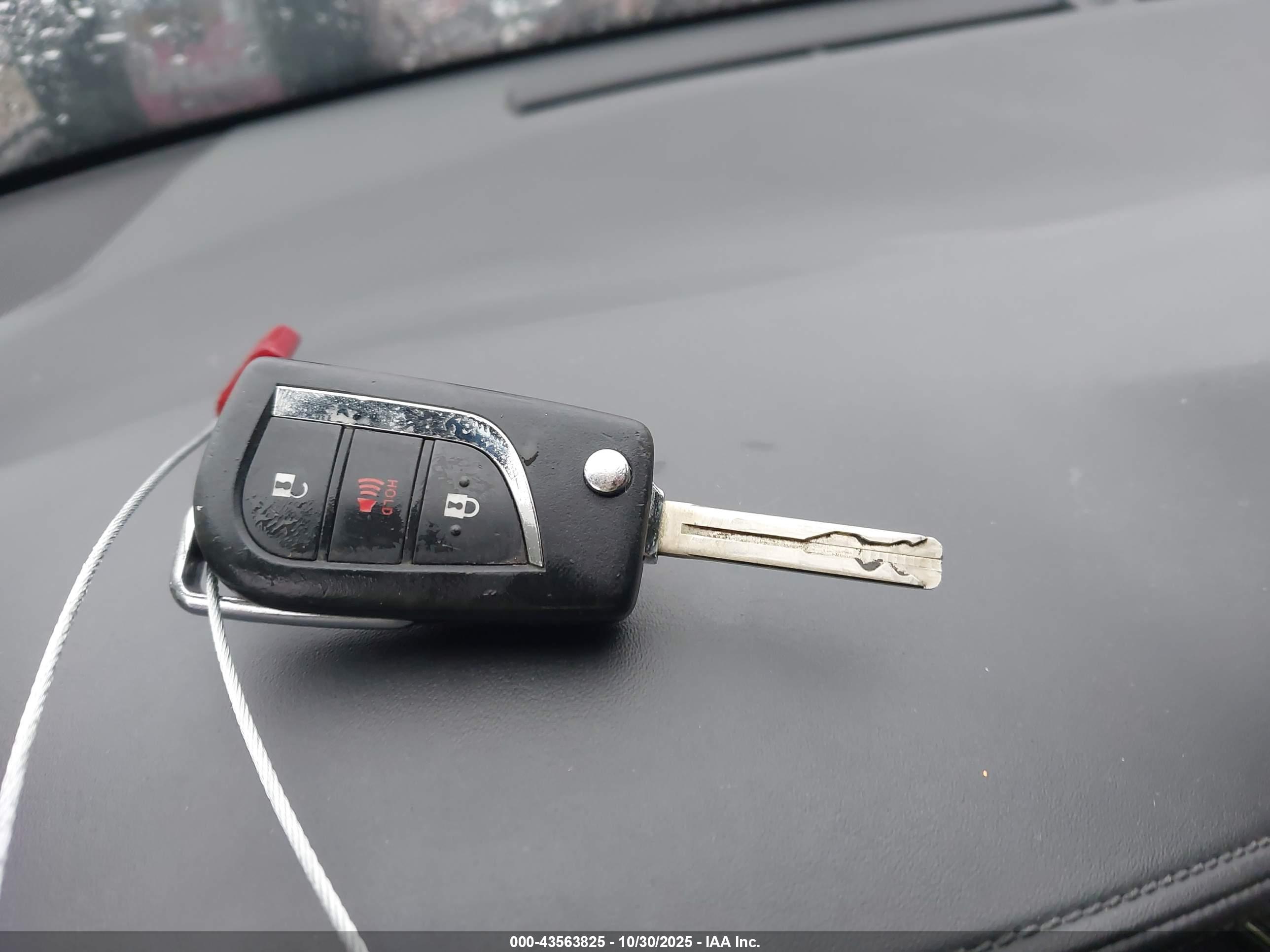 TOYOTA C-HR image 11