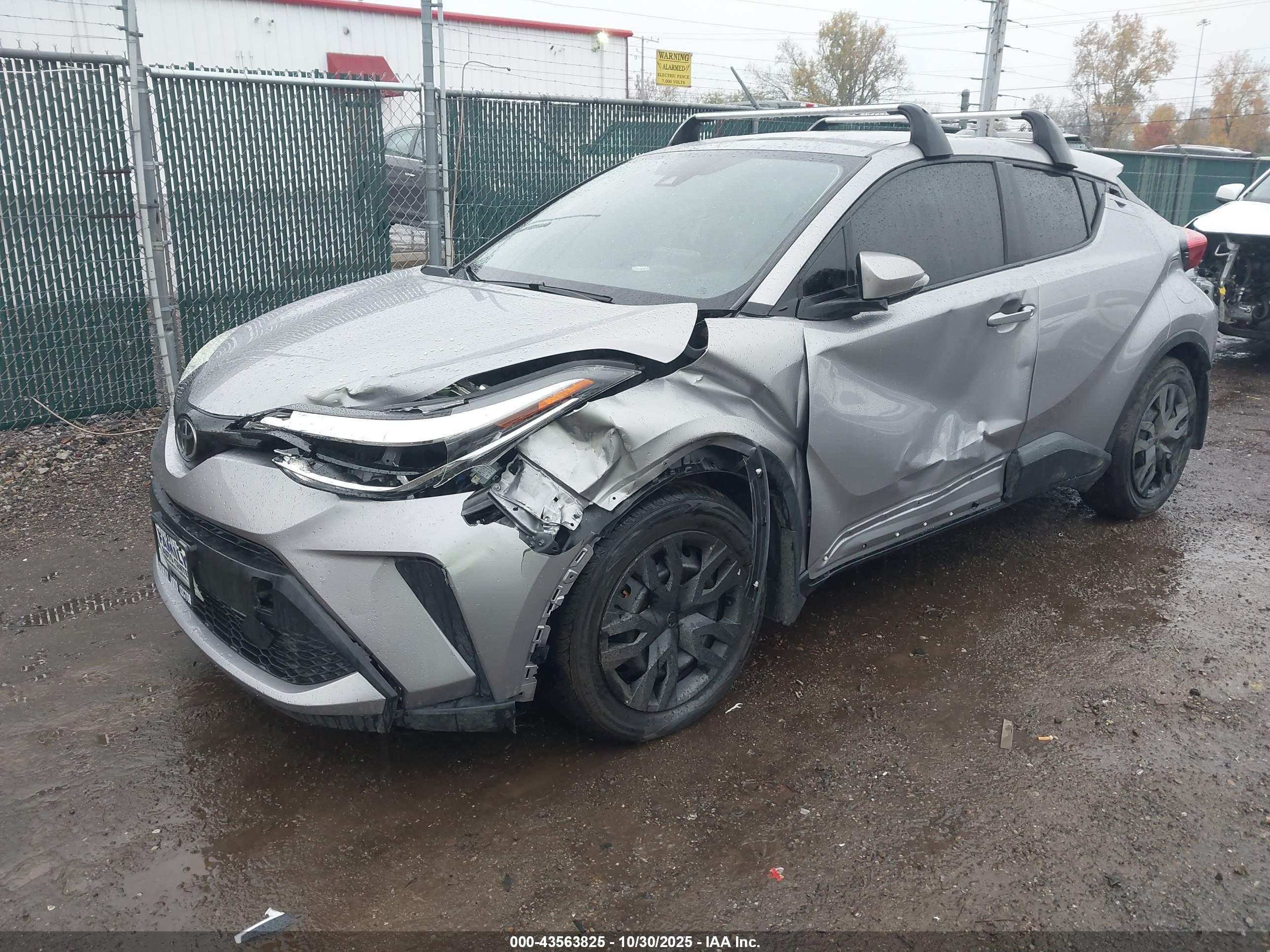 TOYOTA C-HR image 2