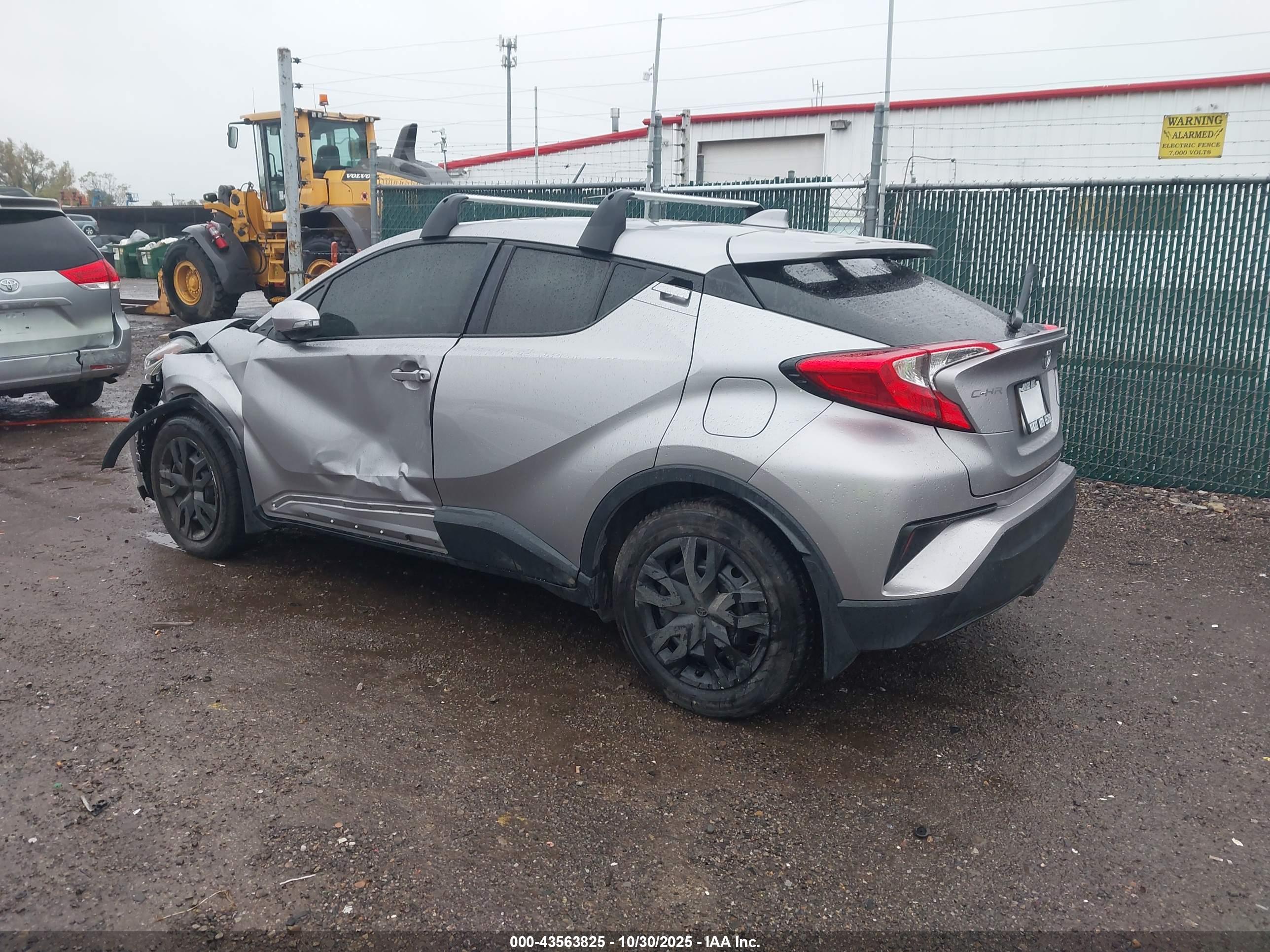 TOYOTA C-HR image 3