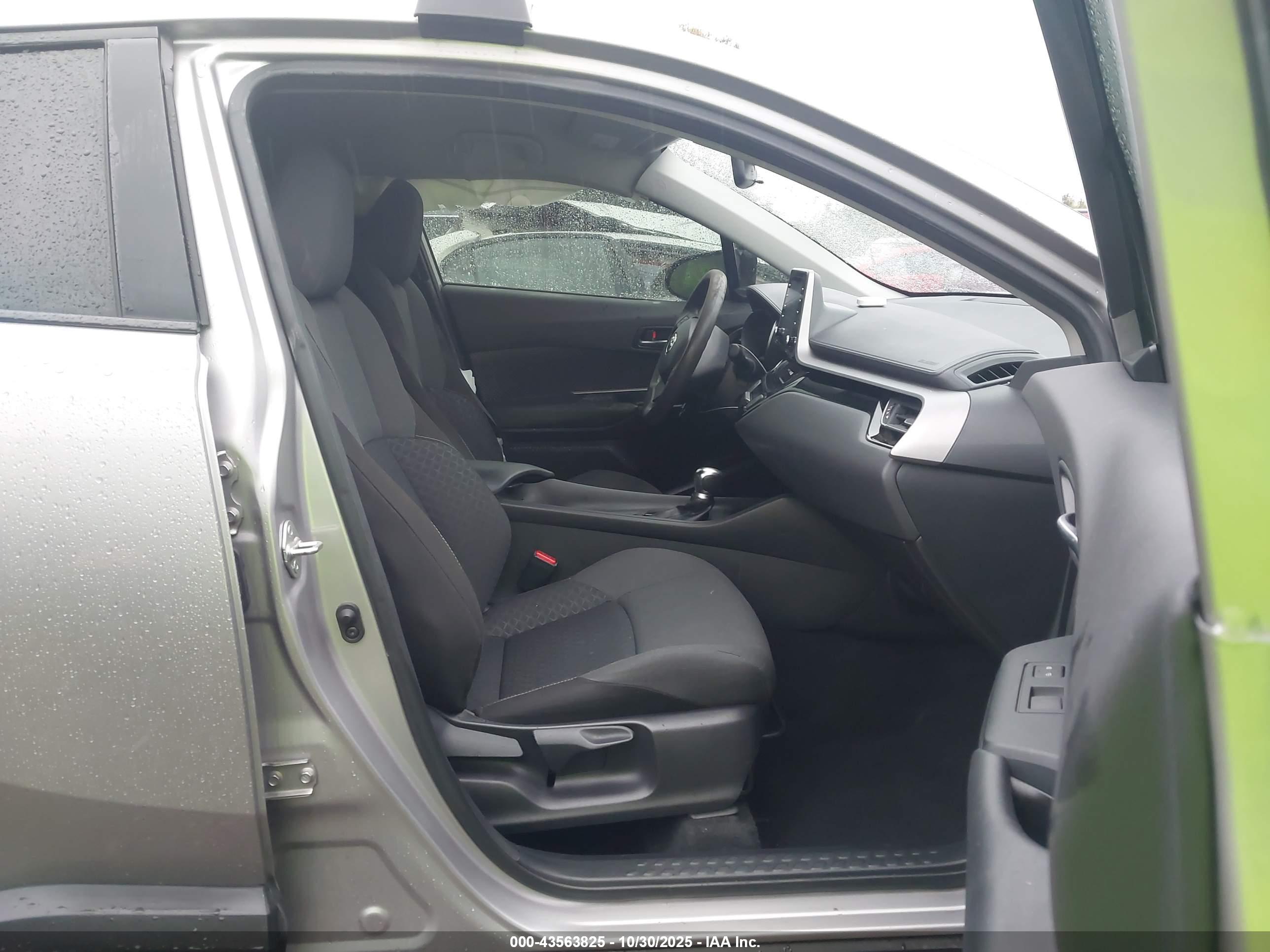 TOYOTA C-HR image 5