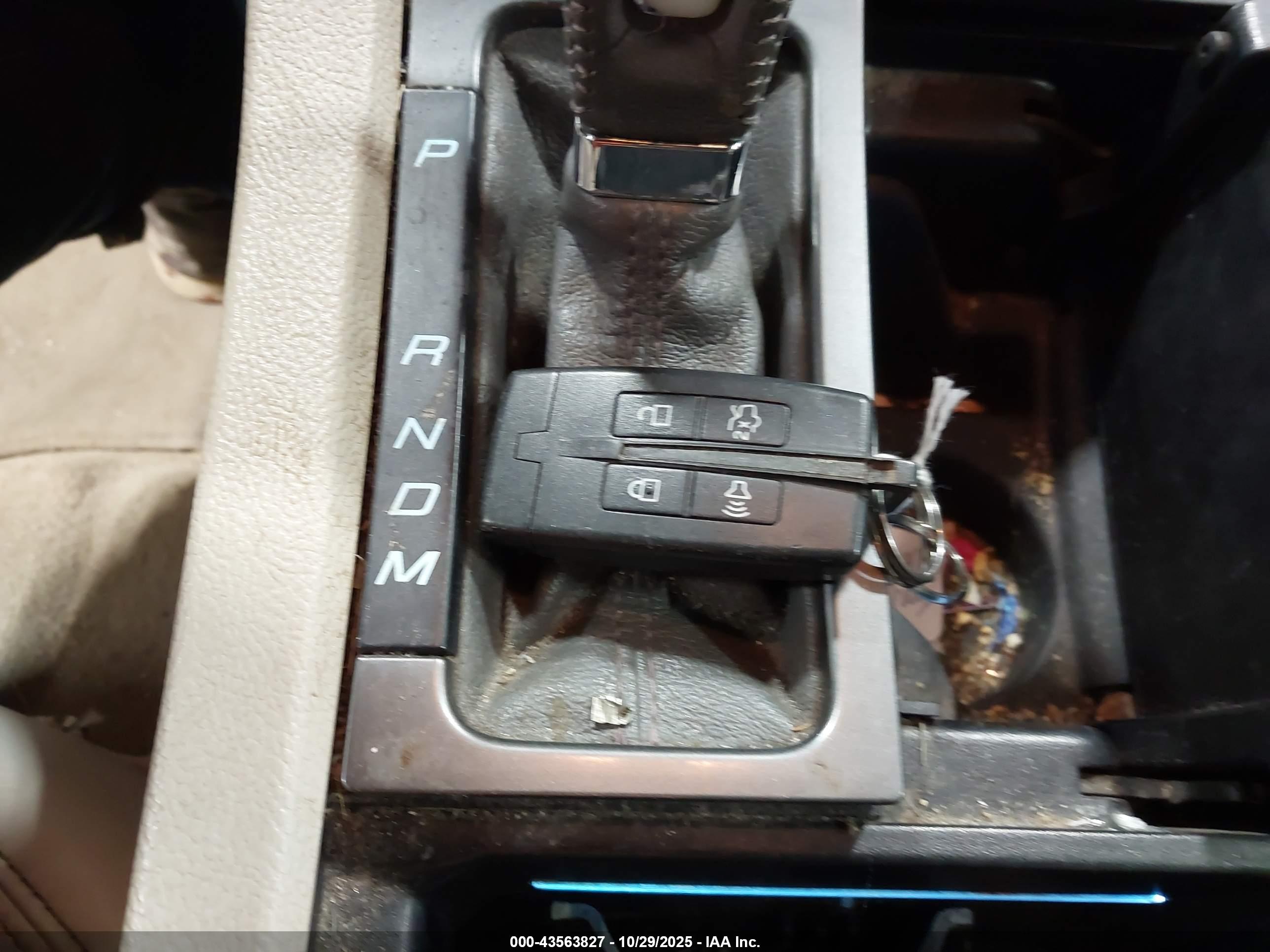 FORD TAURUS image 11