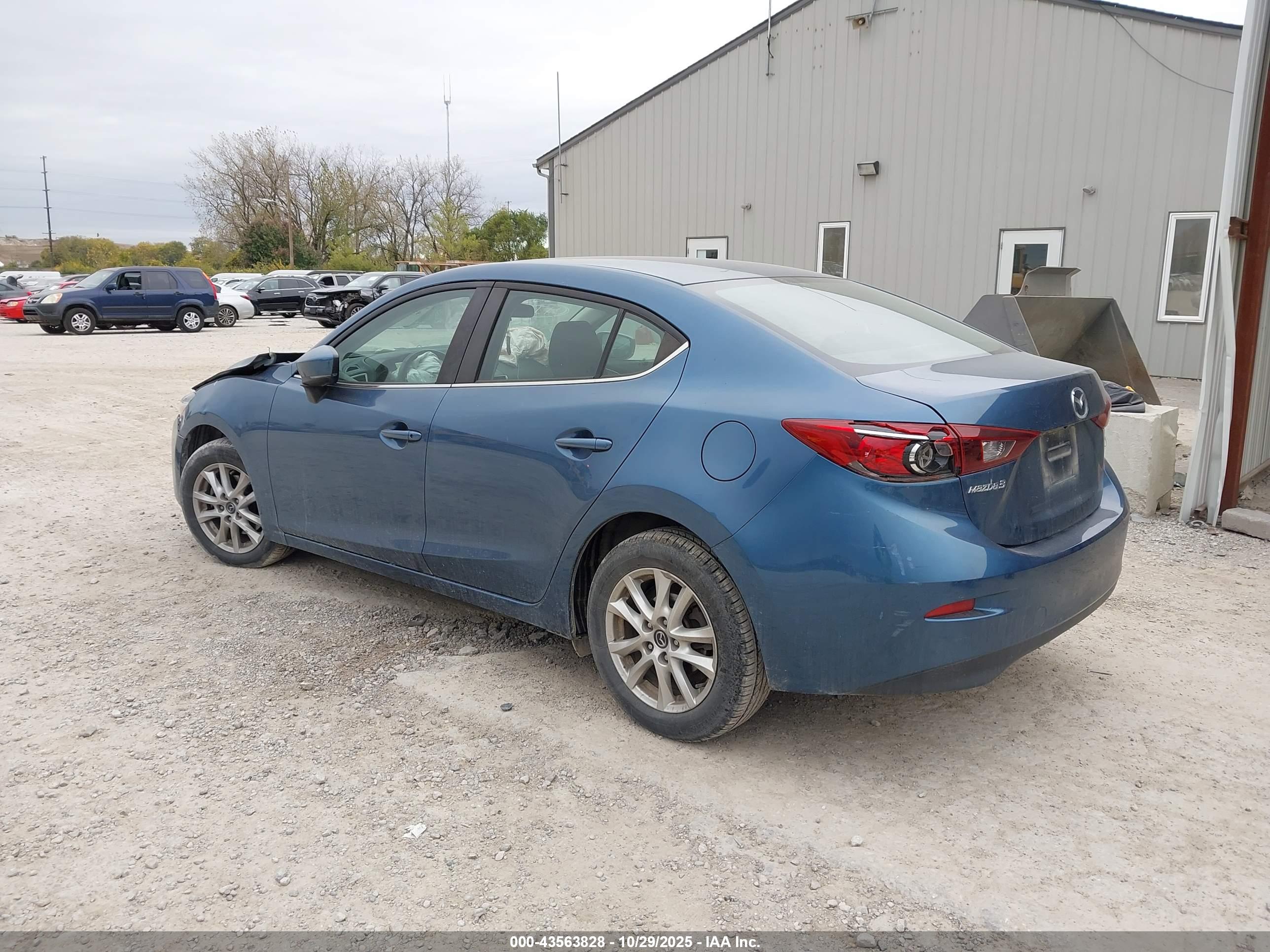MAZDA MAZDA3 image 3