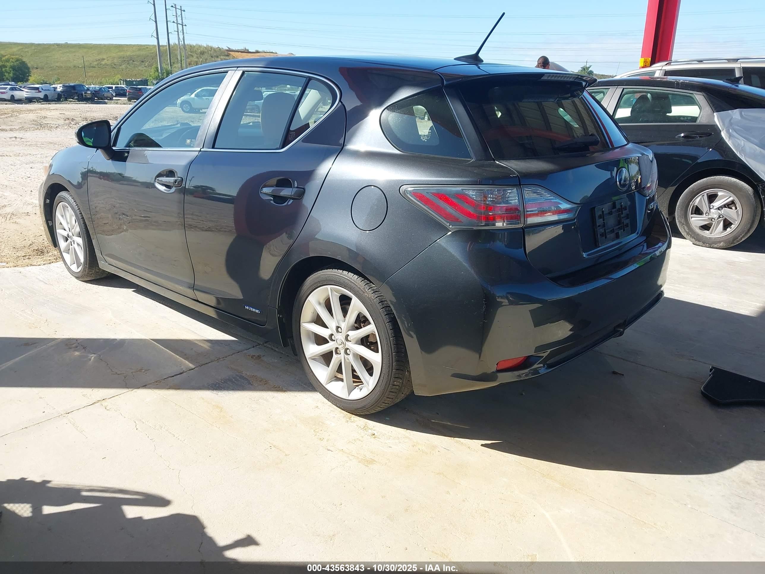 LEXUS CT image 3