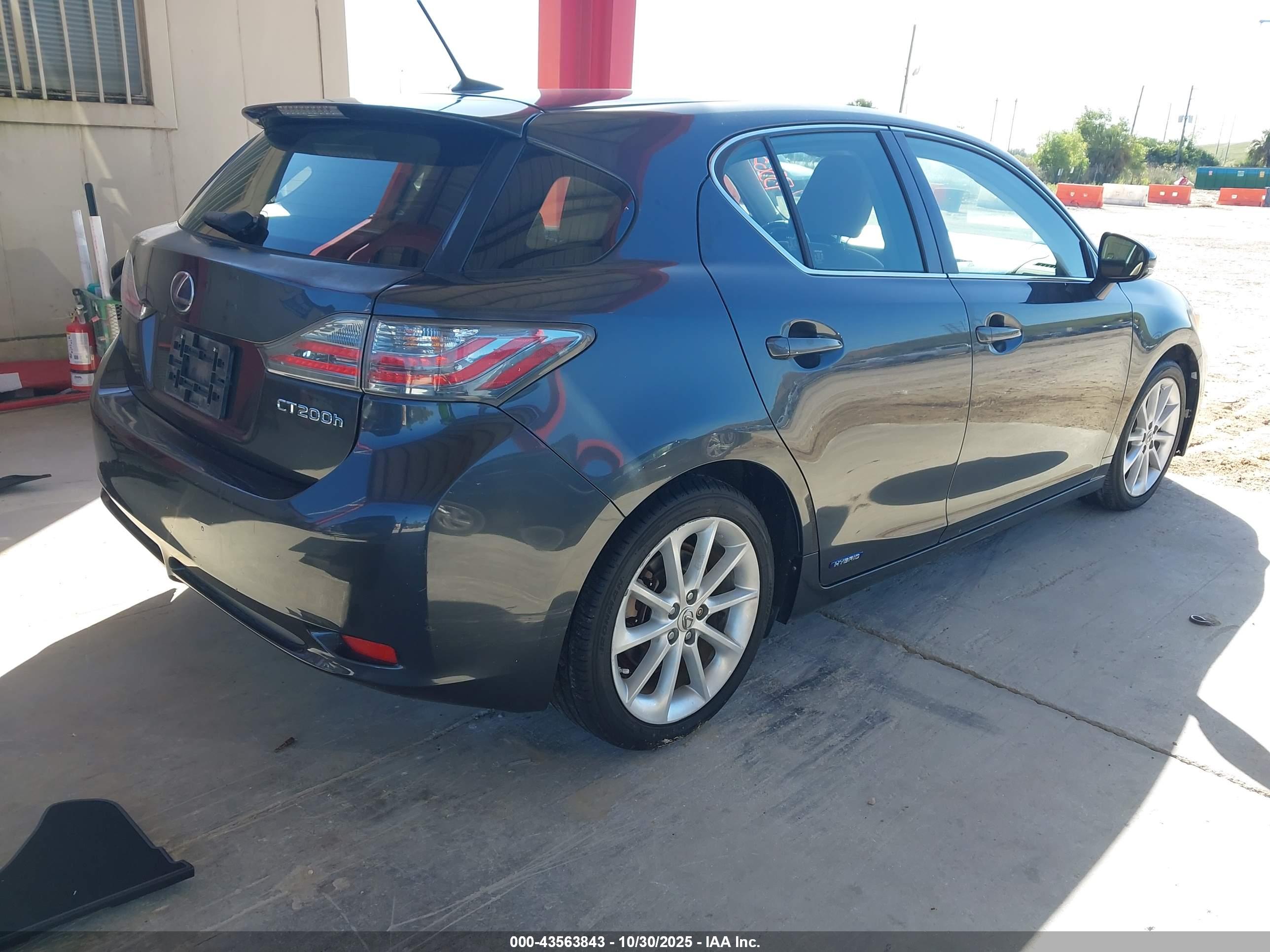 LEXUS CT image 4