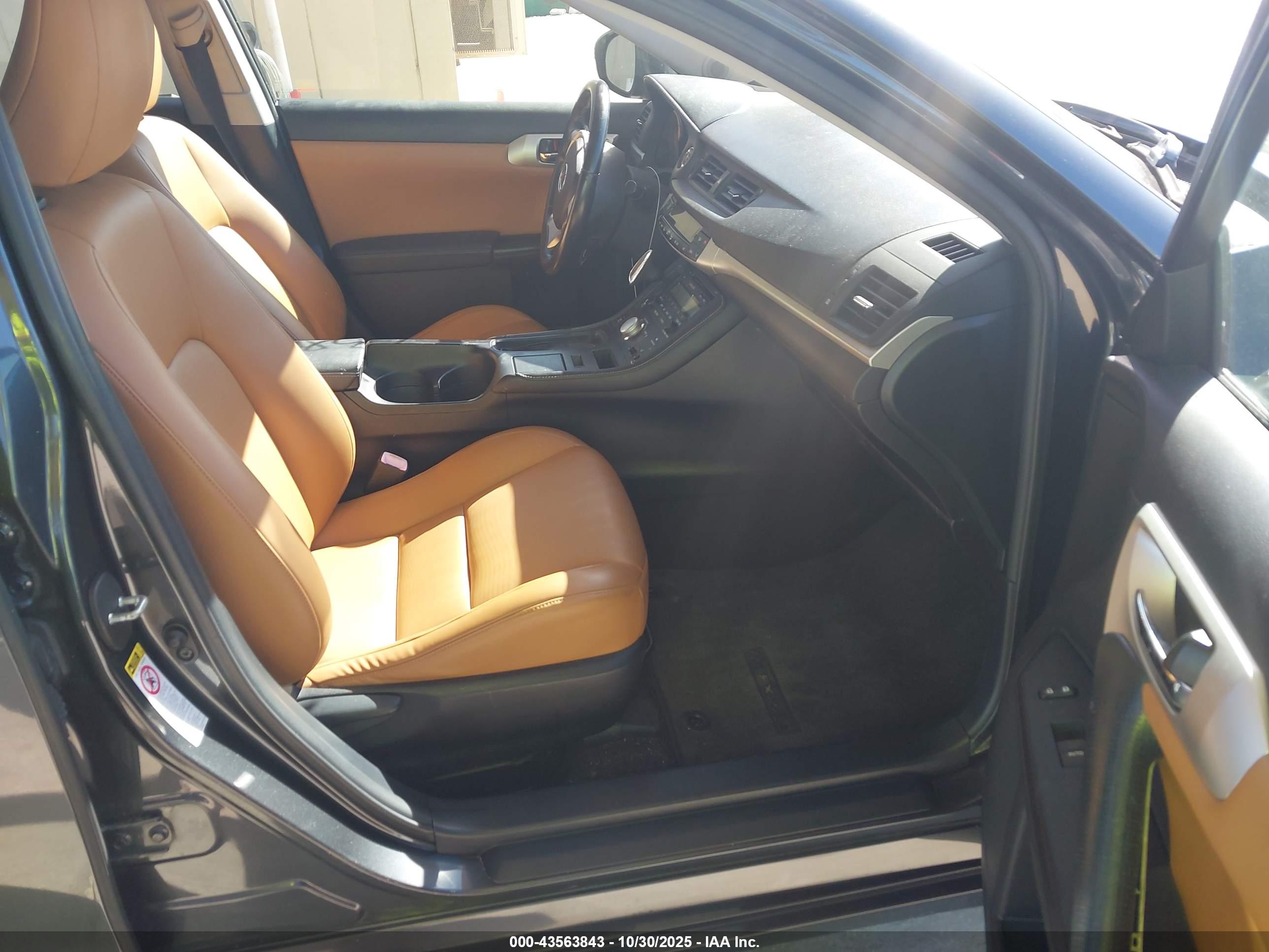 LEXUS CT image 5
