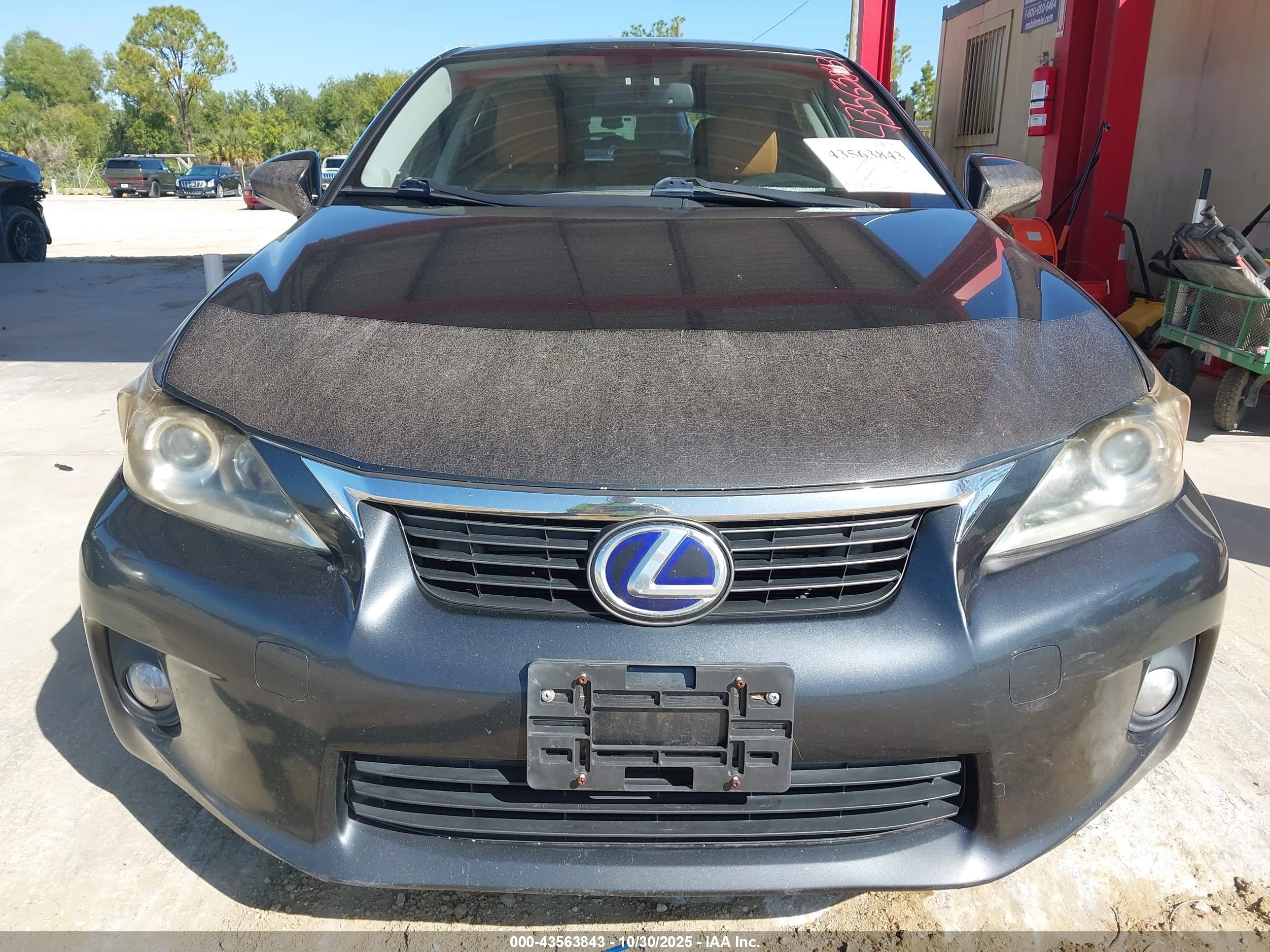 LEXUS CT image 6