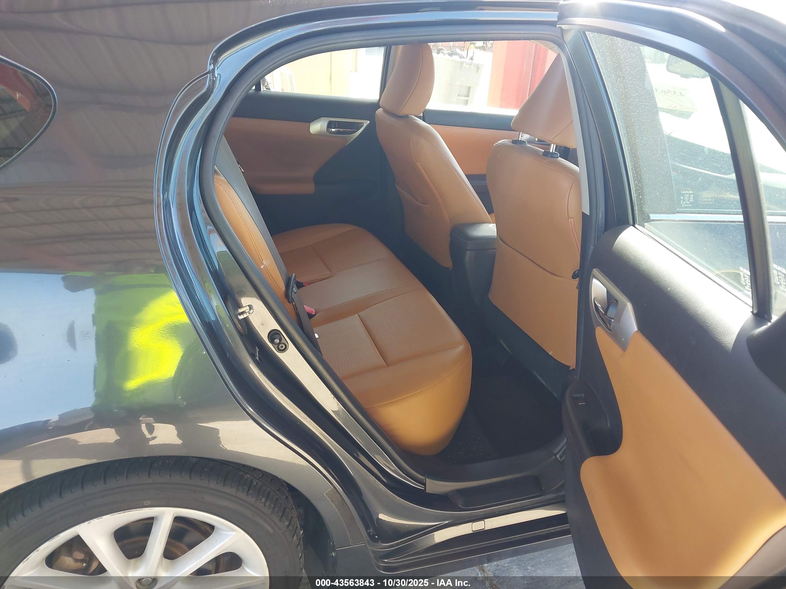 LEXUS CT image 8