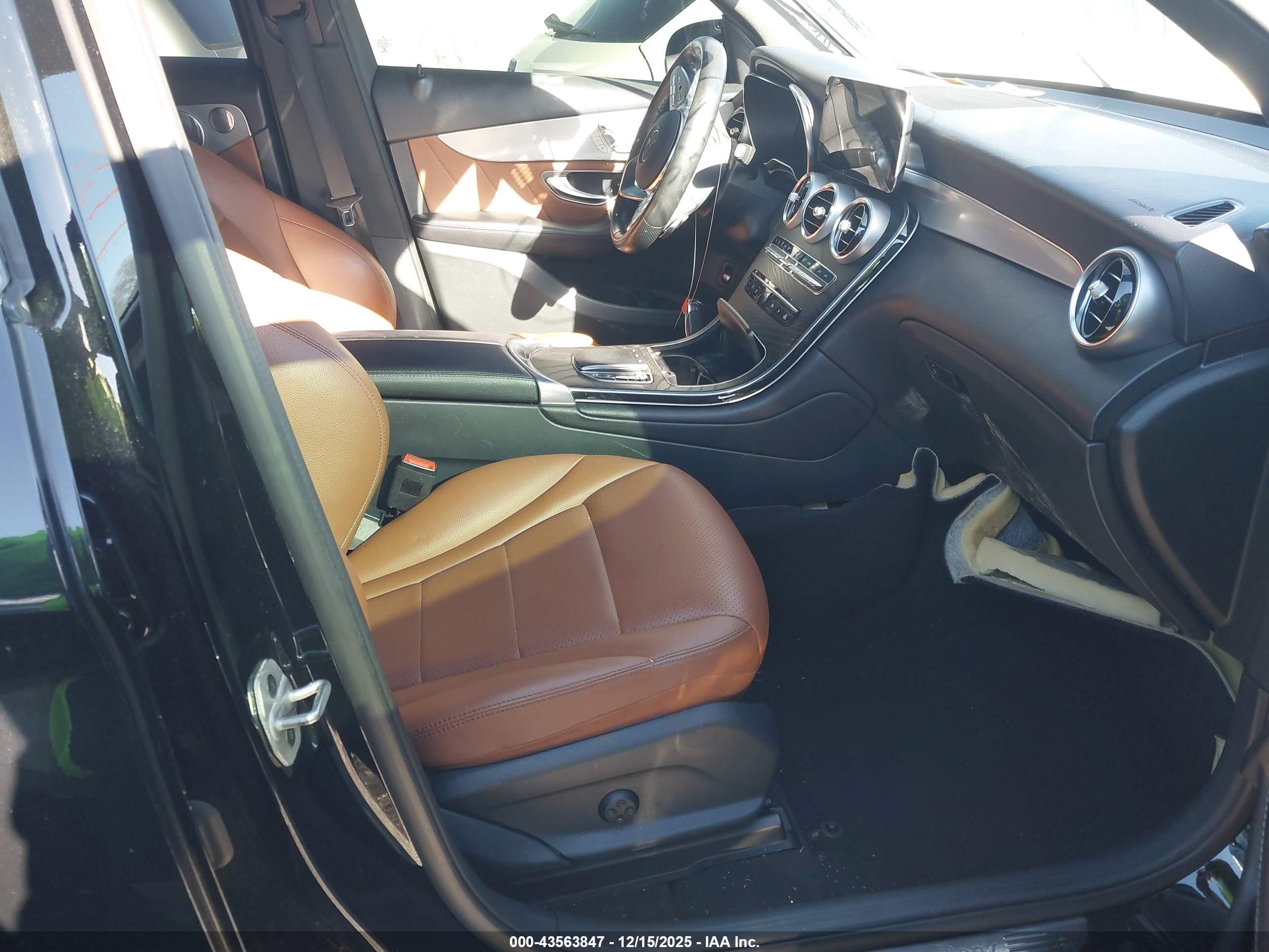 MERCEDES-BENZ GLC image 5