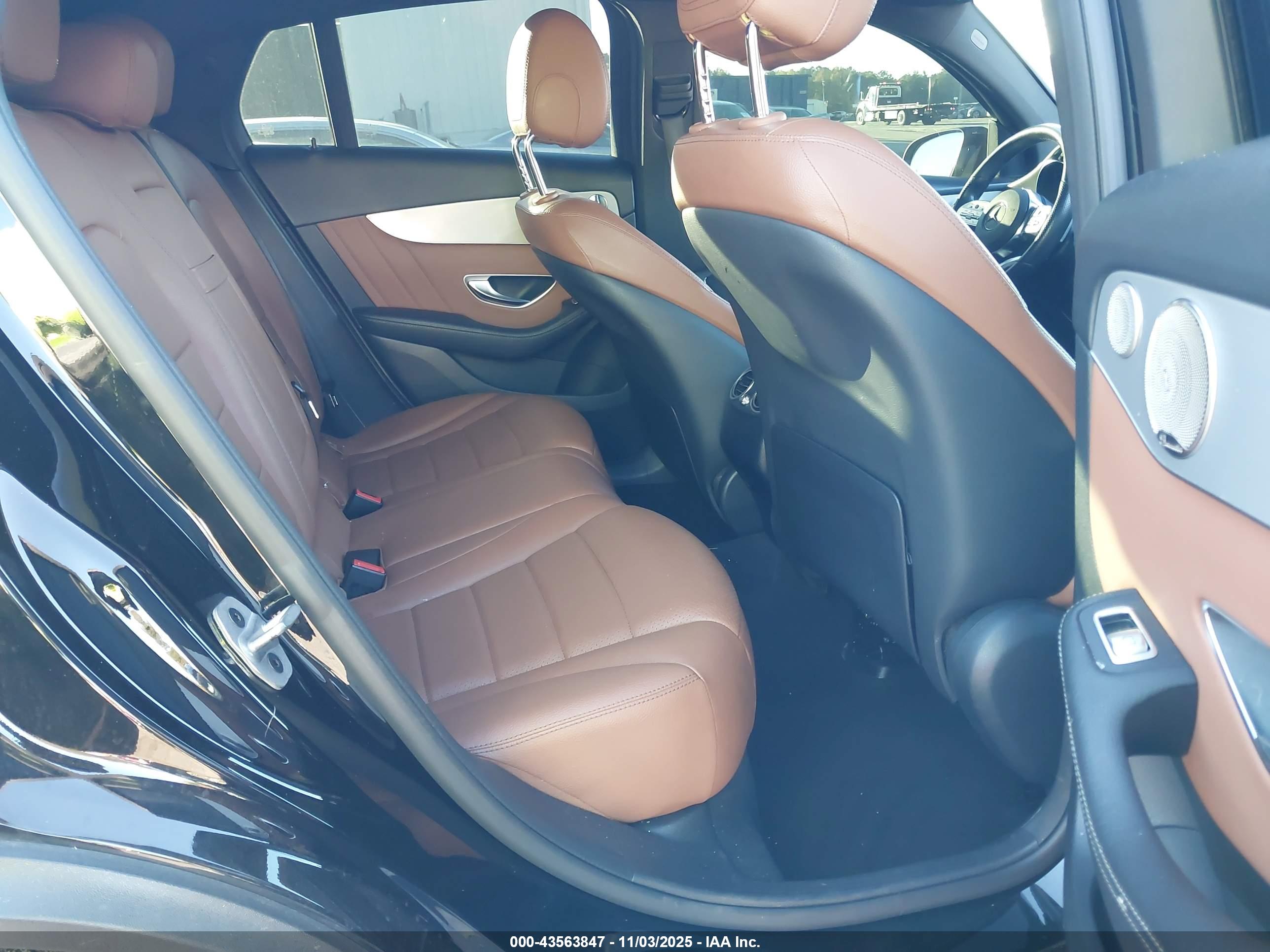 MERCEDES-BENZ GLC image 8
