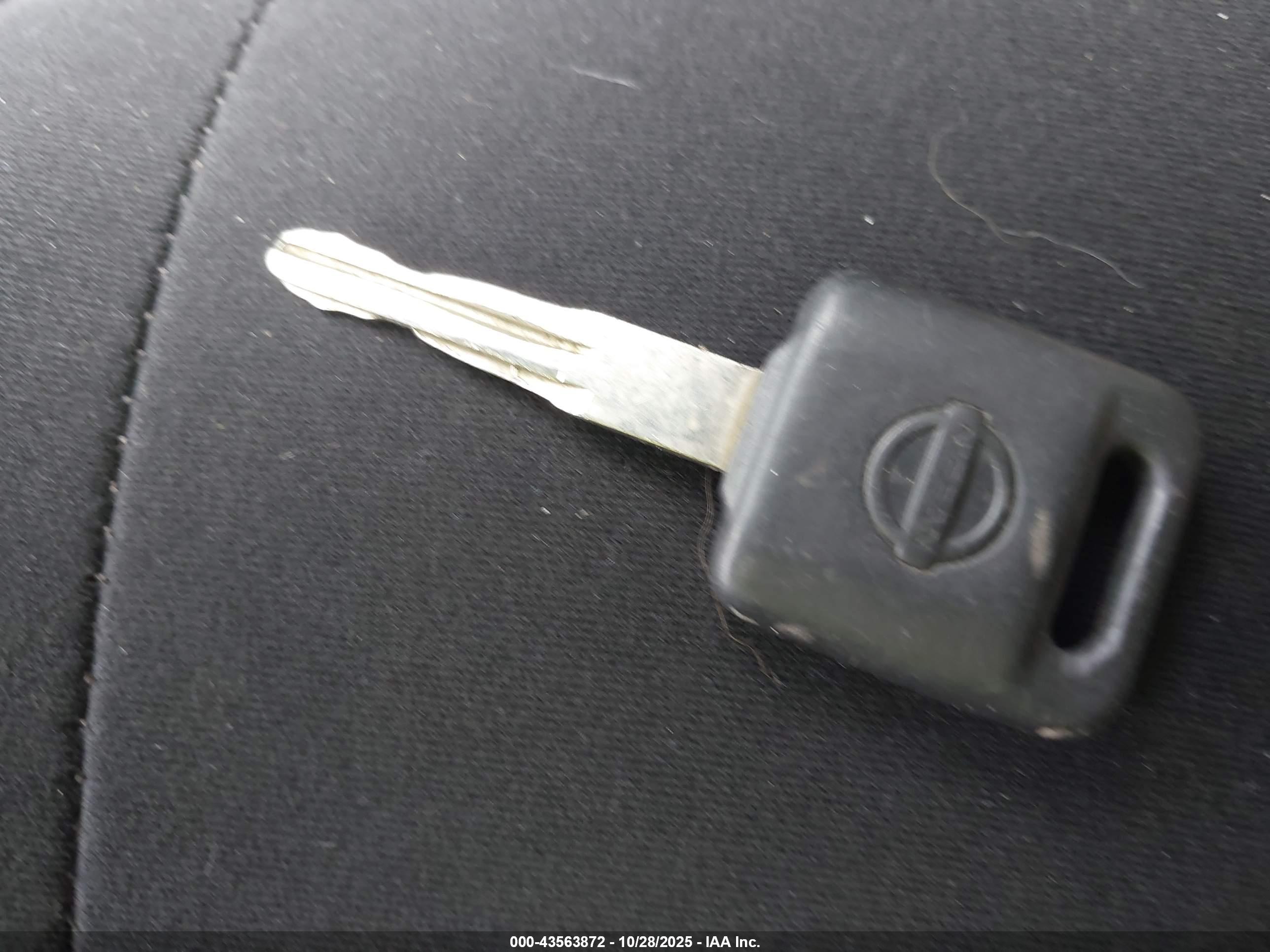 NISSAN VERSA image 11