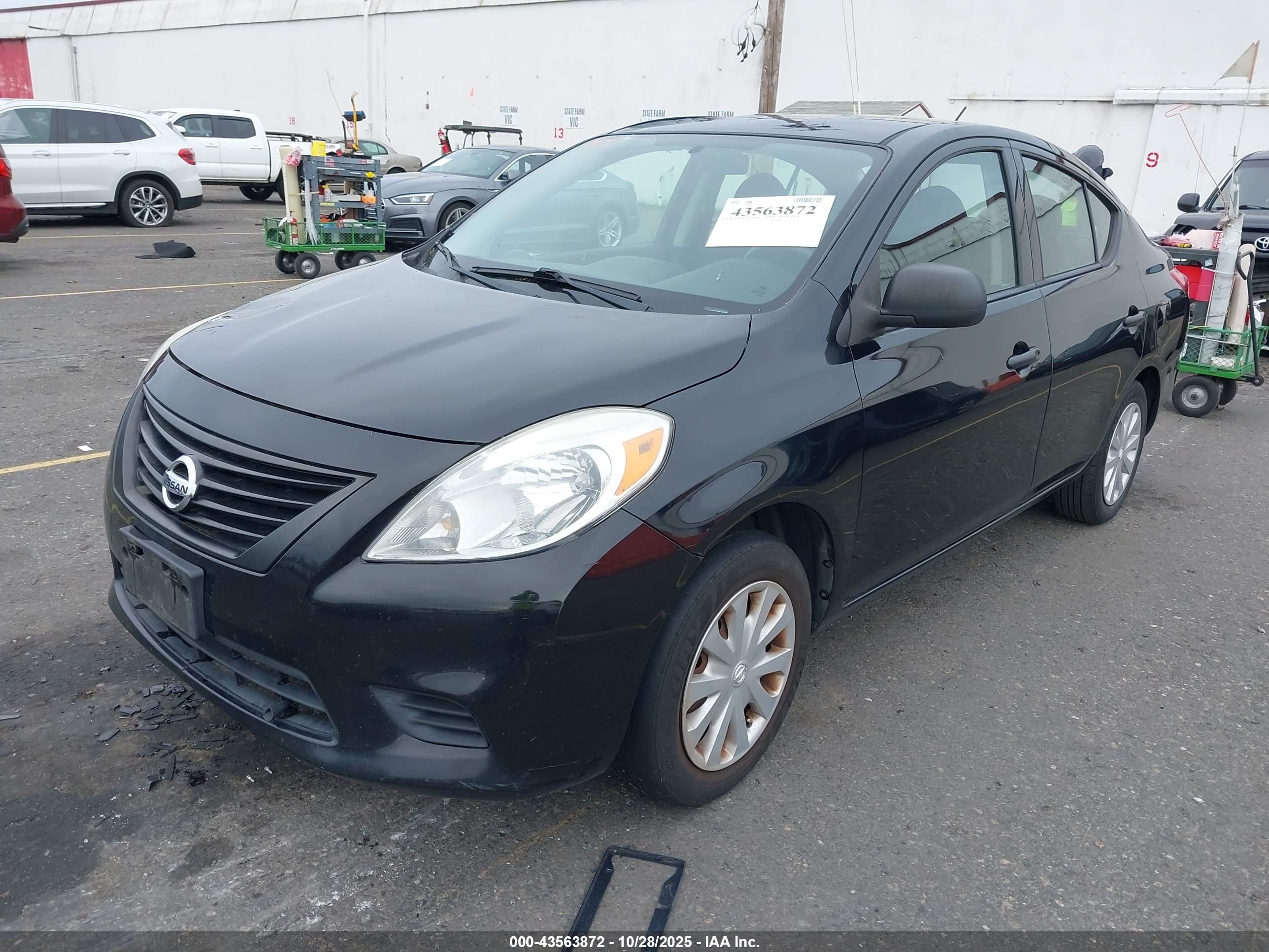 NISSAN VERSA image 2