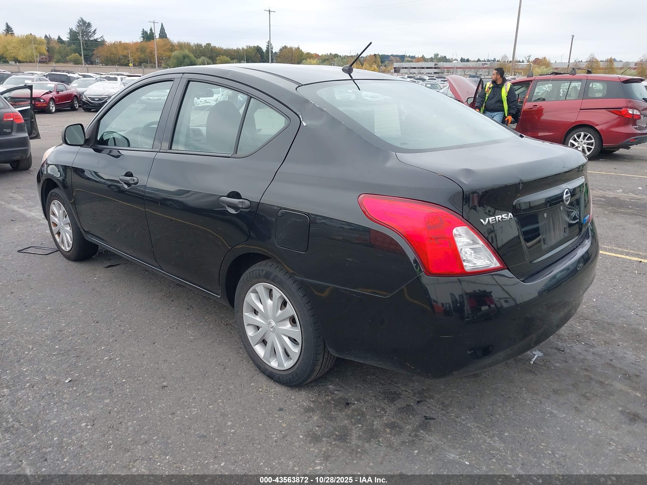 NISSAN VERSA image 3