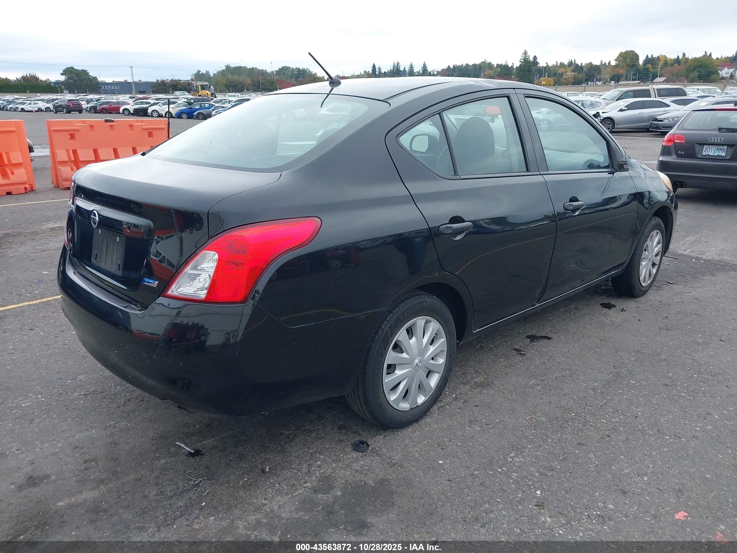 NISSAN VERSA image 4