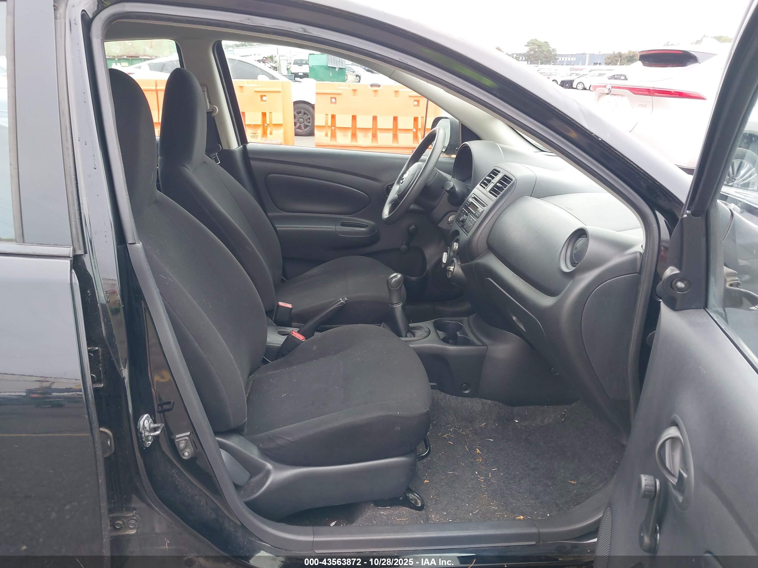 NISSAN VERSA image 5