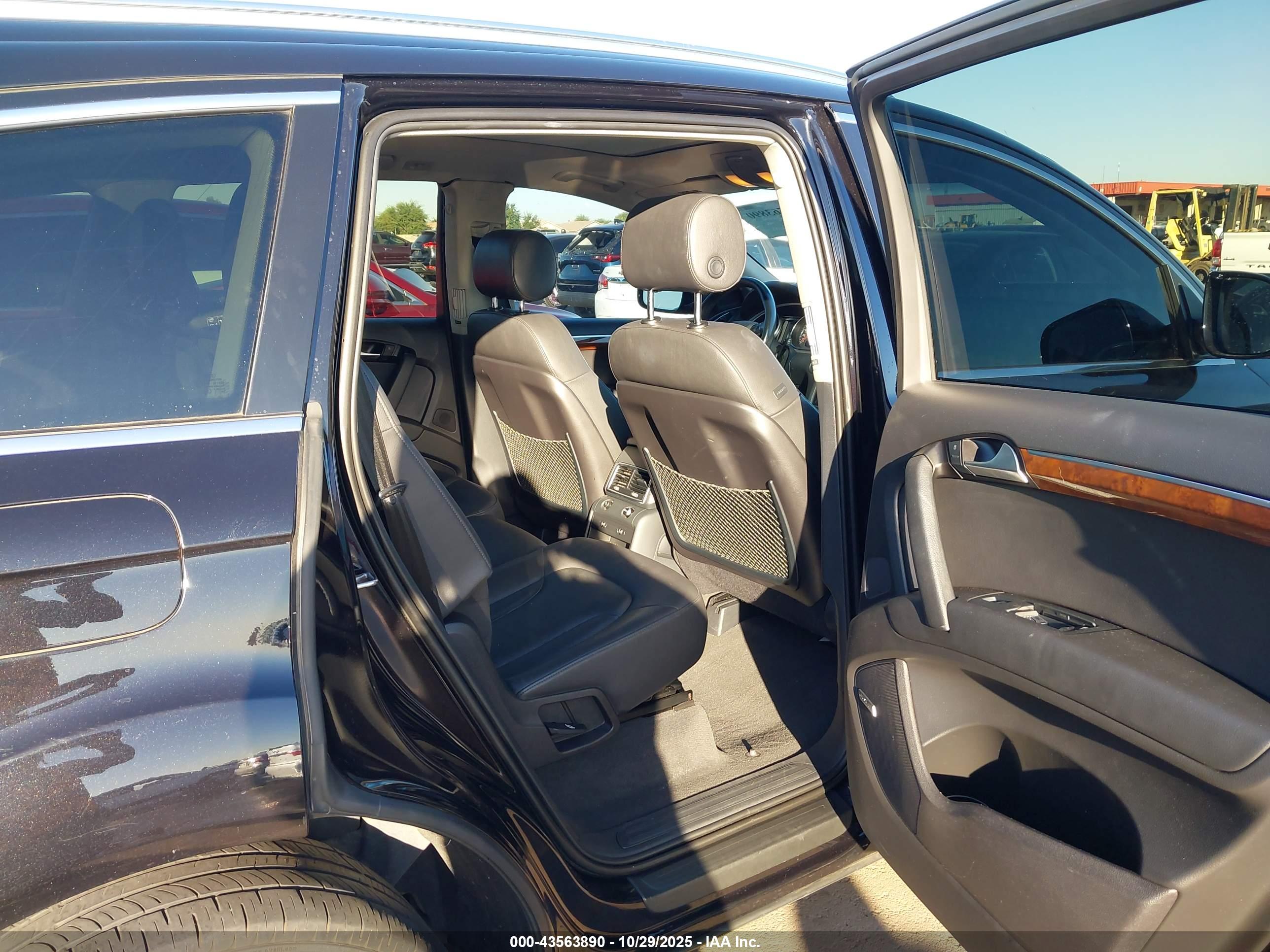 AUDI Q7 image 8