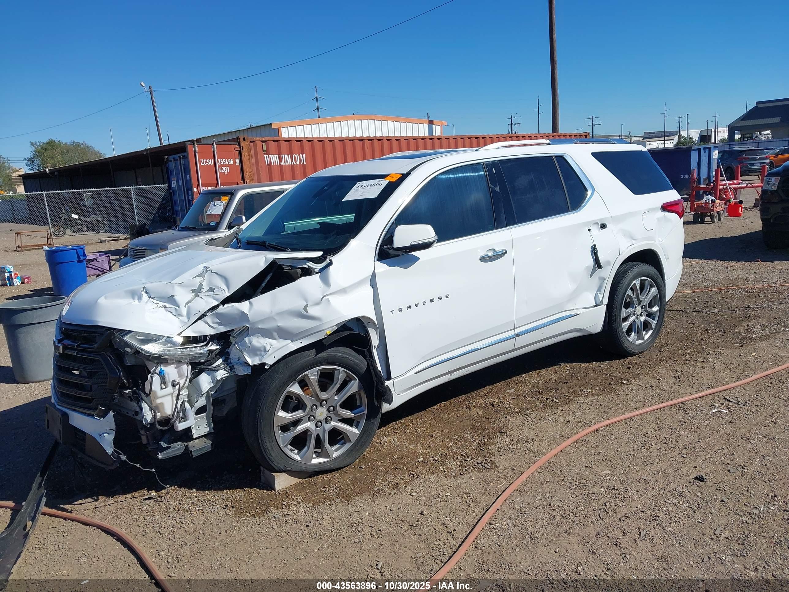 CHEVROLET TRAVERSE image 2