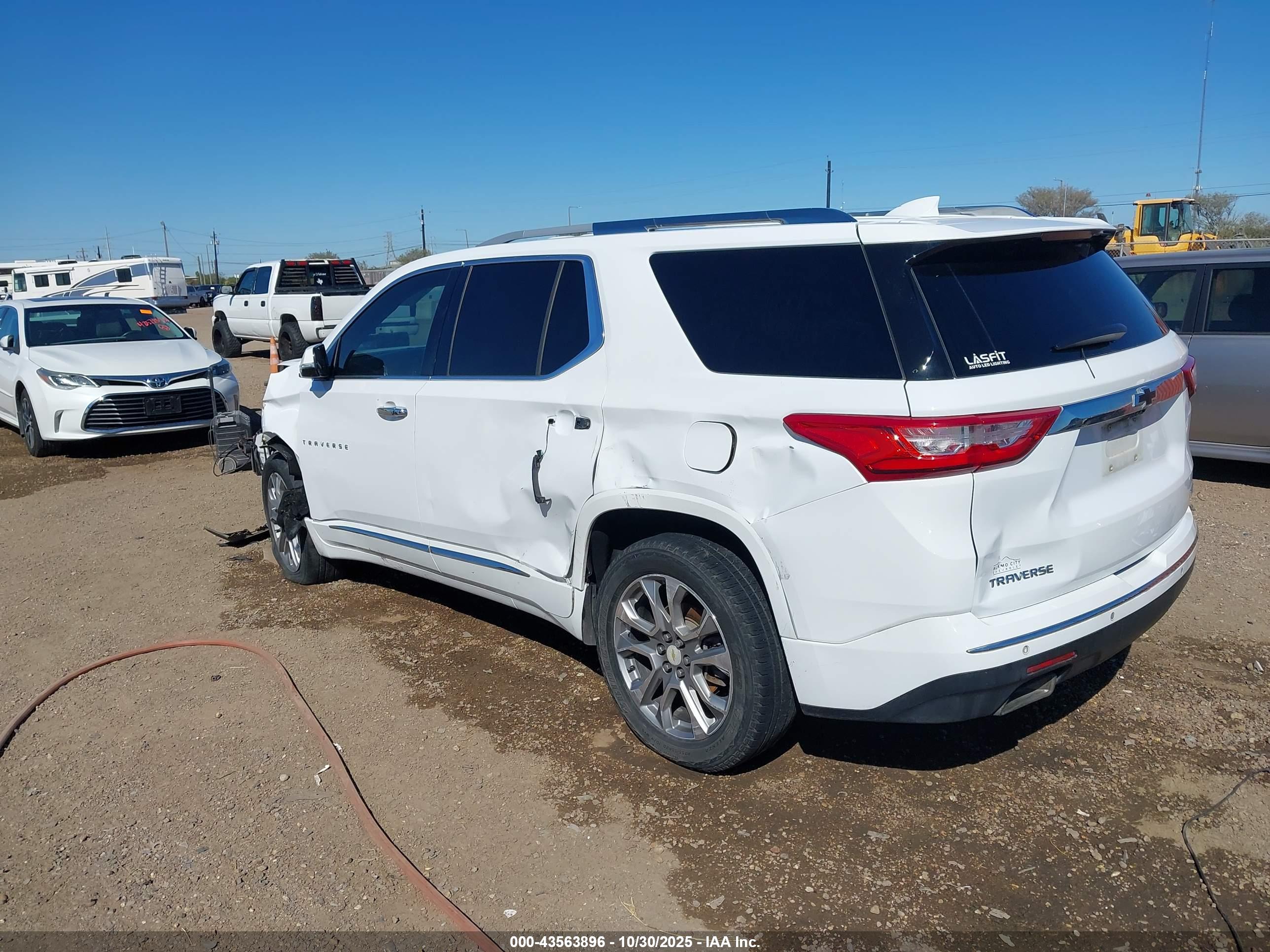 CHEVROLET TRAVERSE image 3