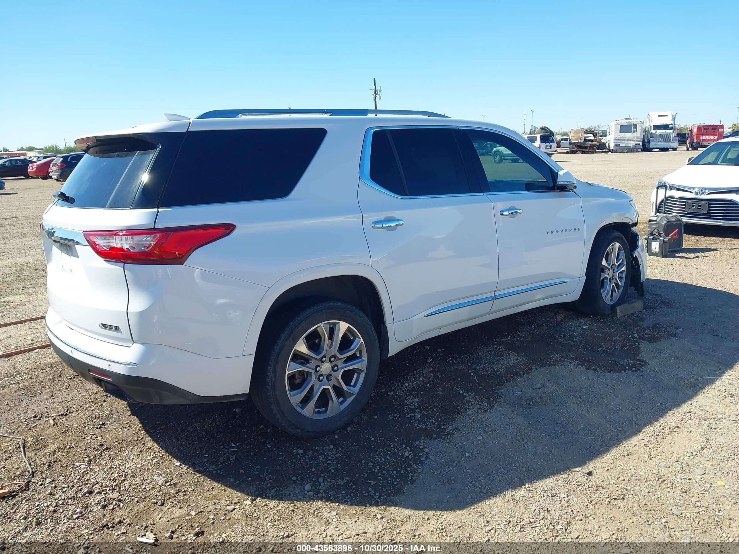CHEVROLET TRAVERSE image 4