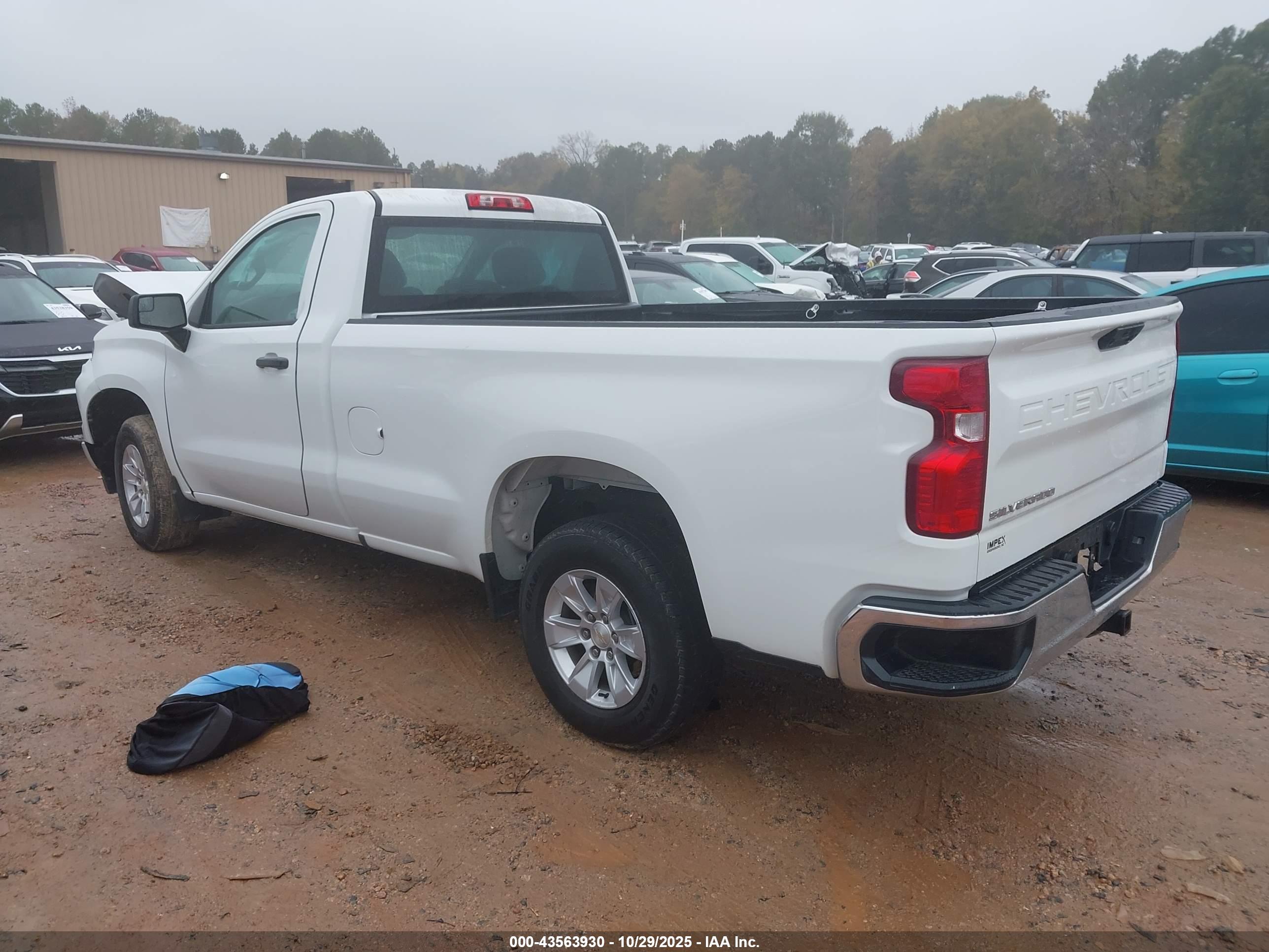 CHEVROLET SILVERADO image 3