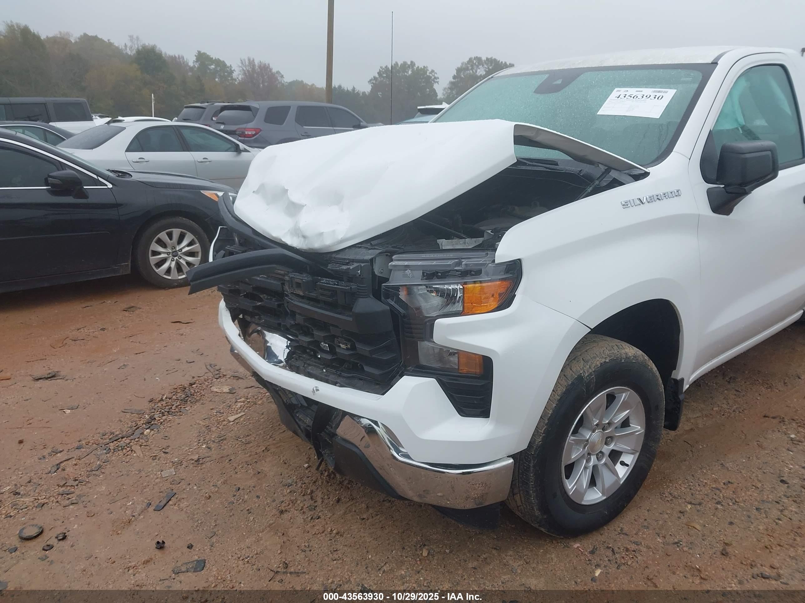 CHEVROLET SILVERADO image 6