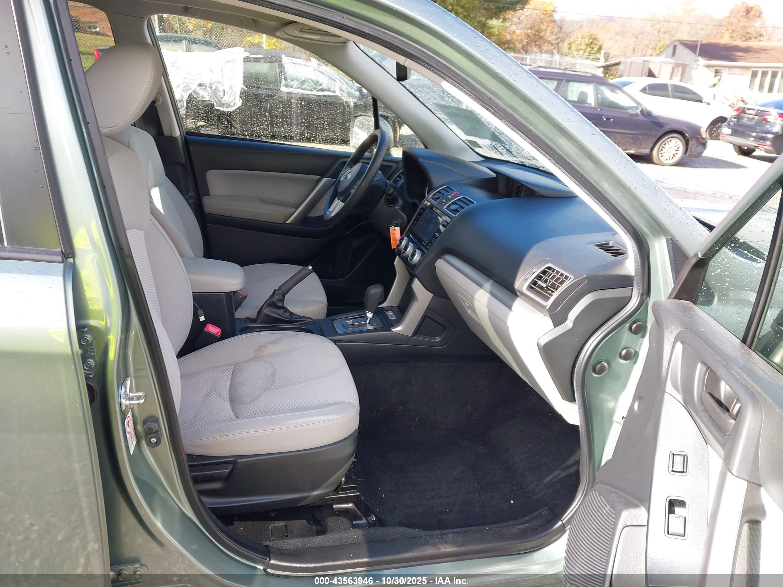 SUBARU FORESTER image 5