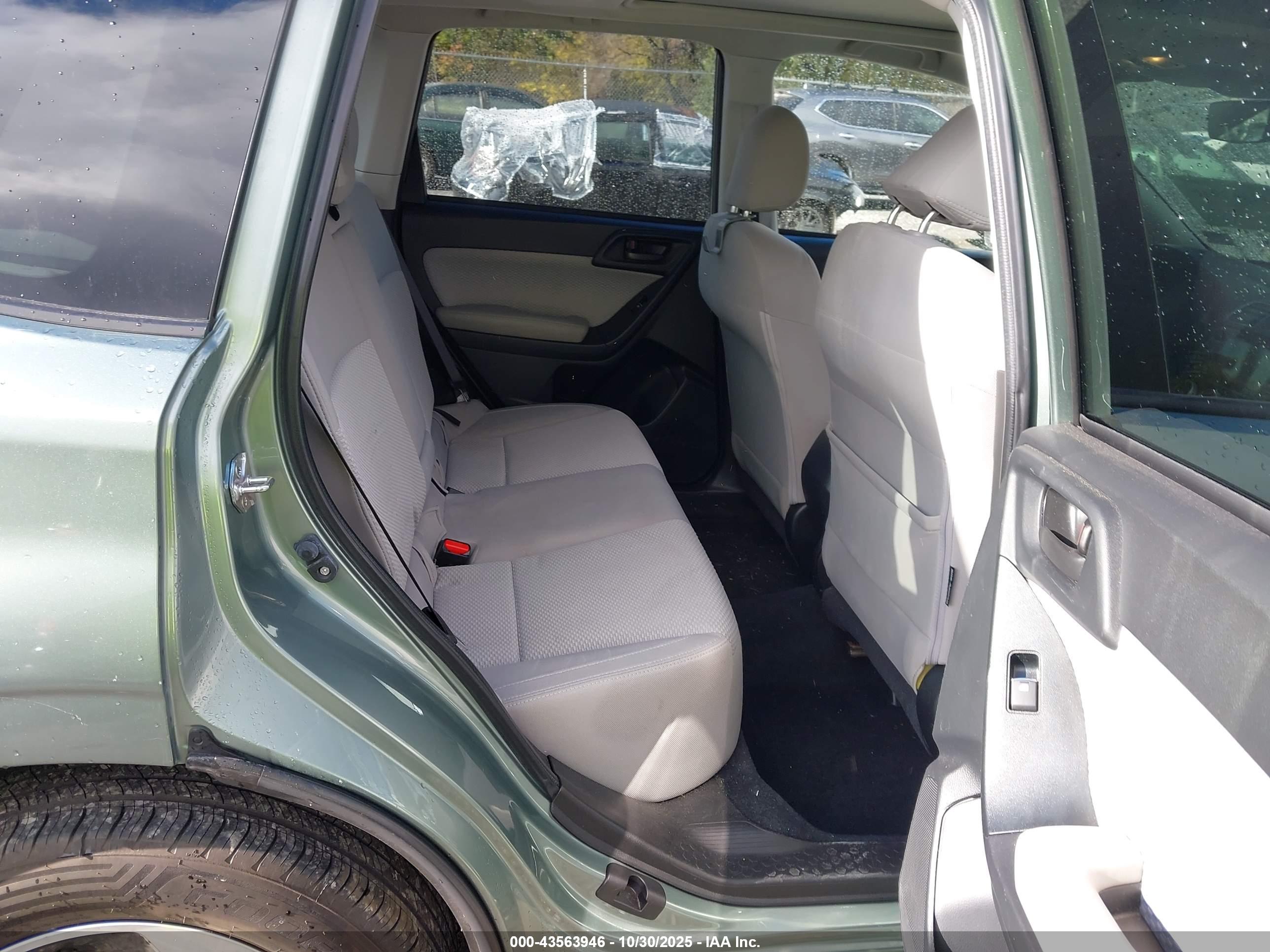 SUBARU FORESTER image 8
