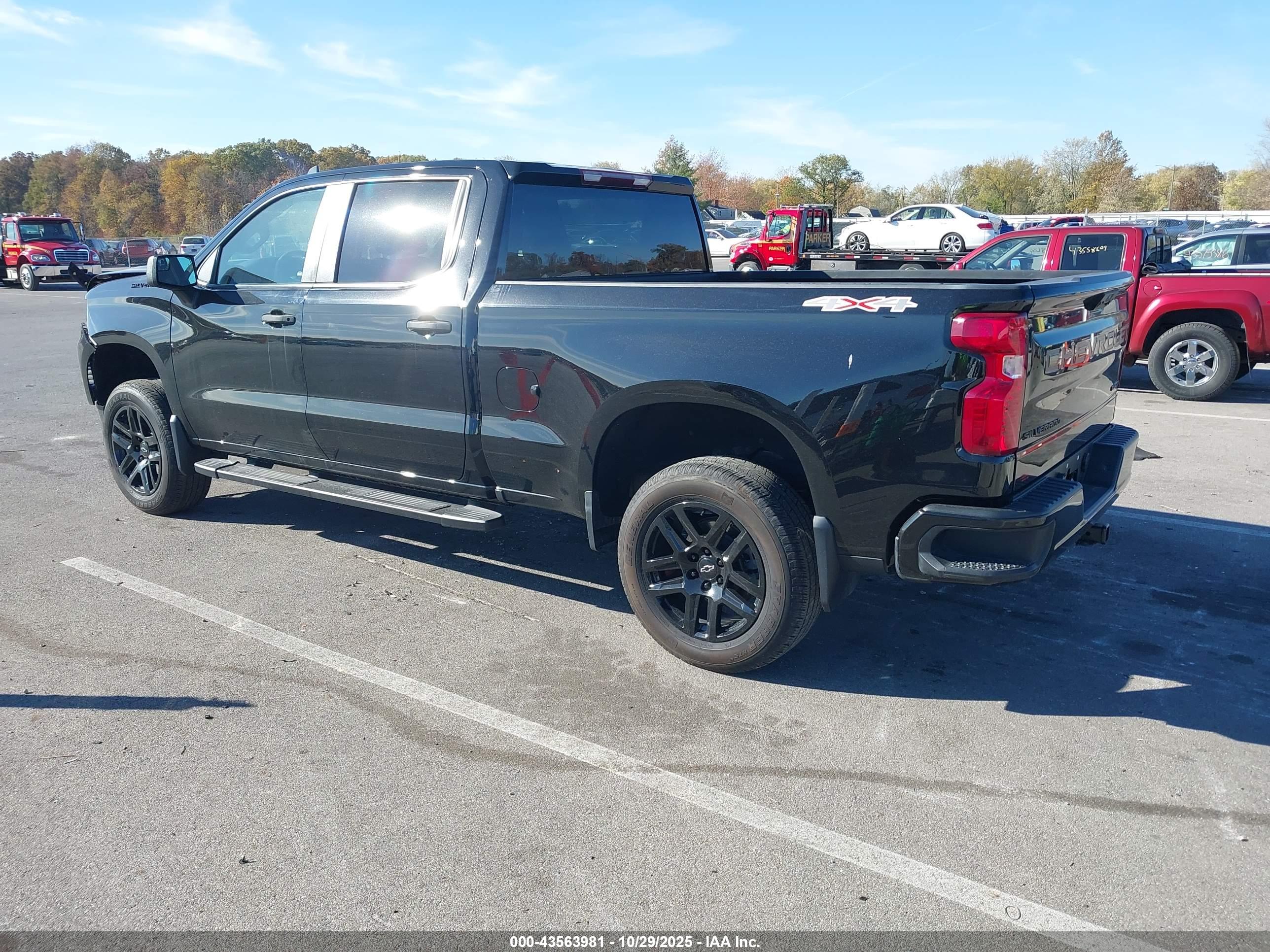CHEVROLET SILVERADO image 3