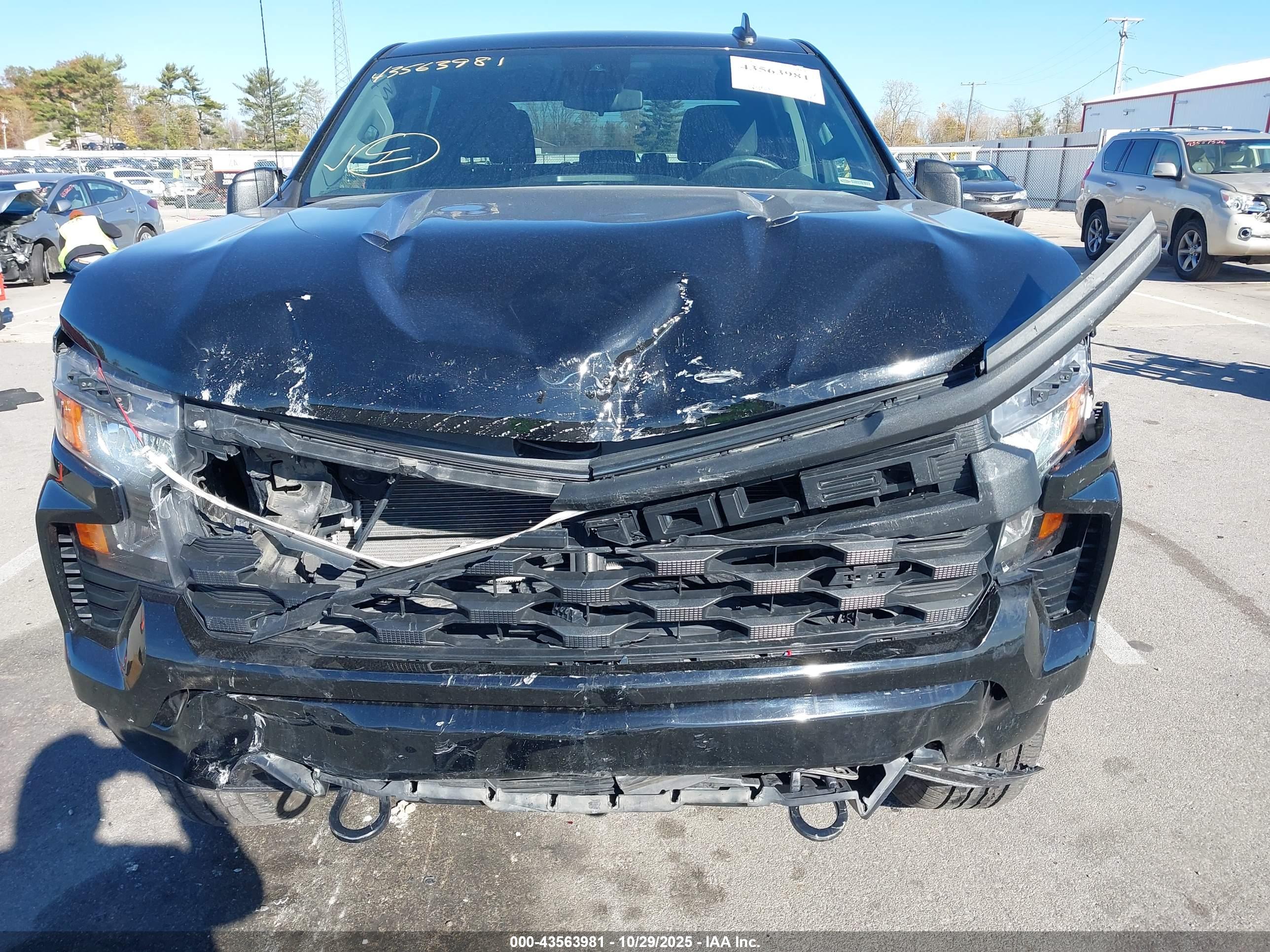 CHEVROLET SILVERADO image 6