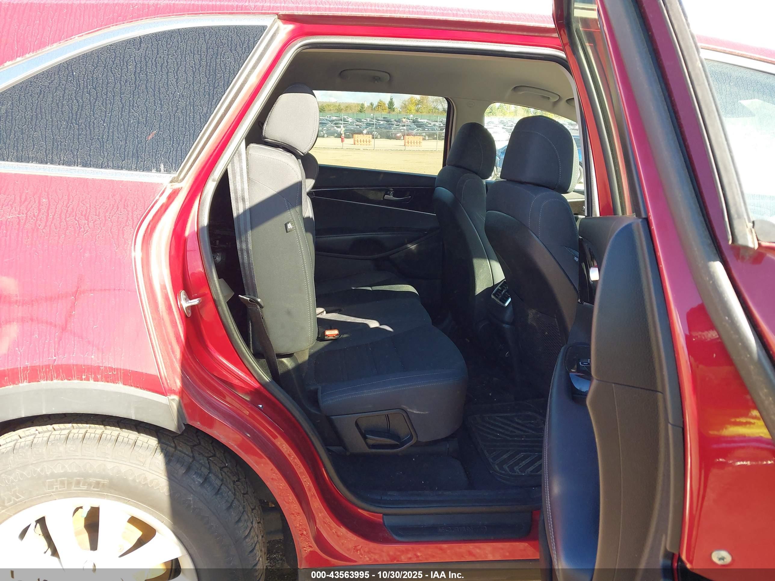 KIA SORENTO image 8