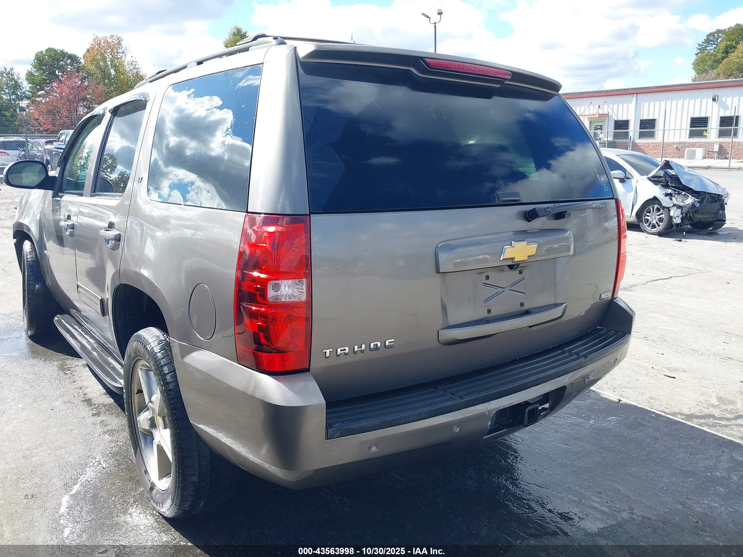 CHEVROLET TAHOE image 3