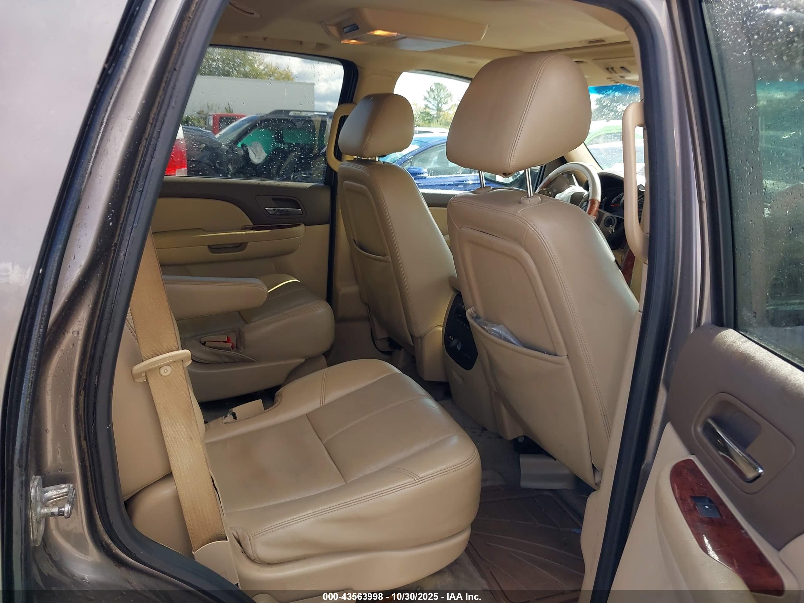 CHEVROLET TAHOE image 8