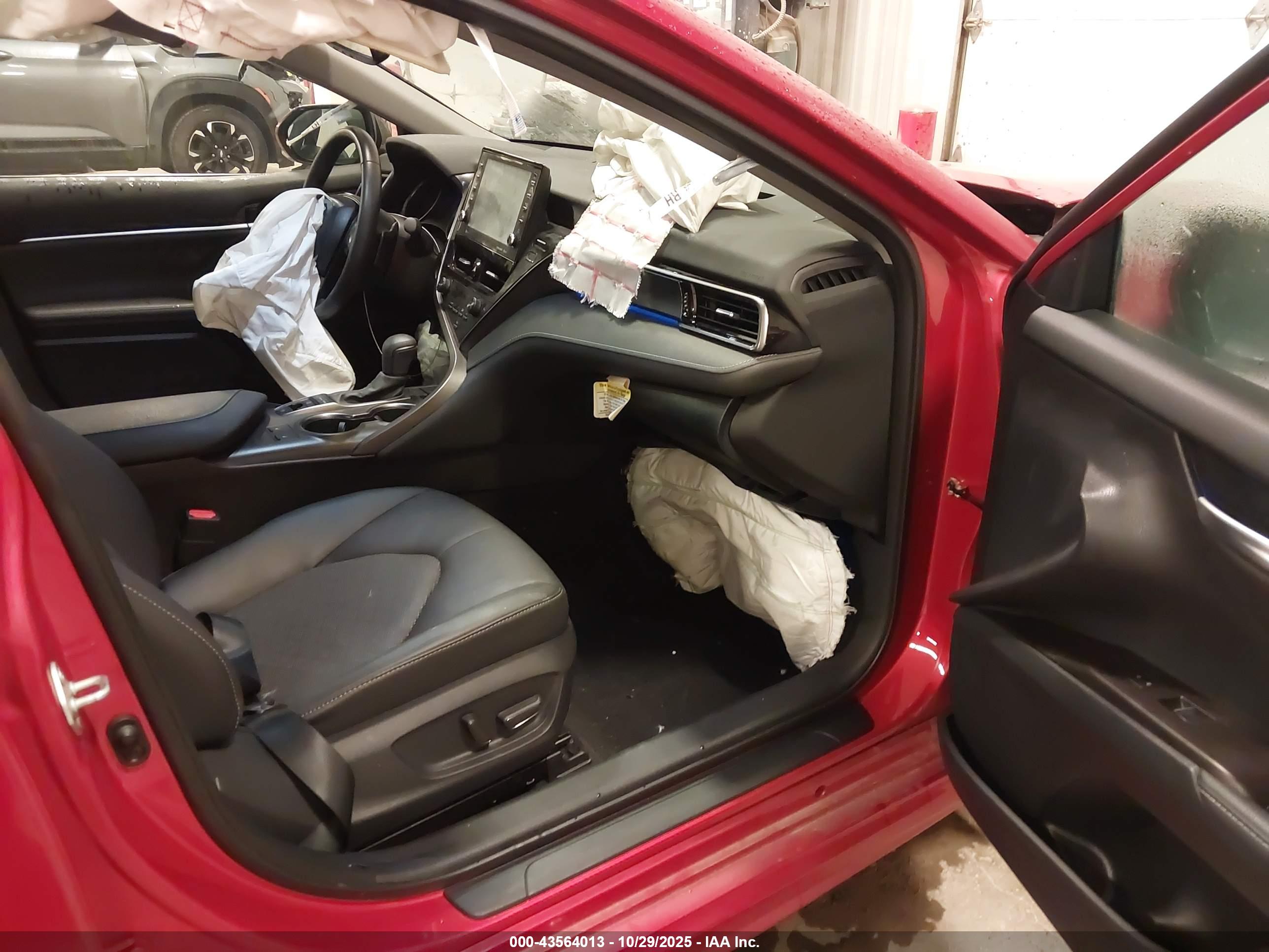 TOYOTA CAMRY image 5