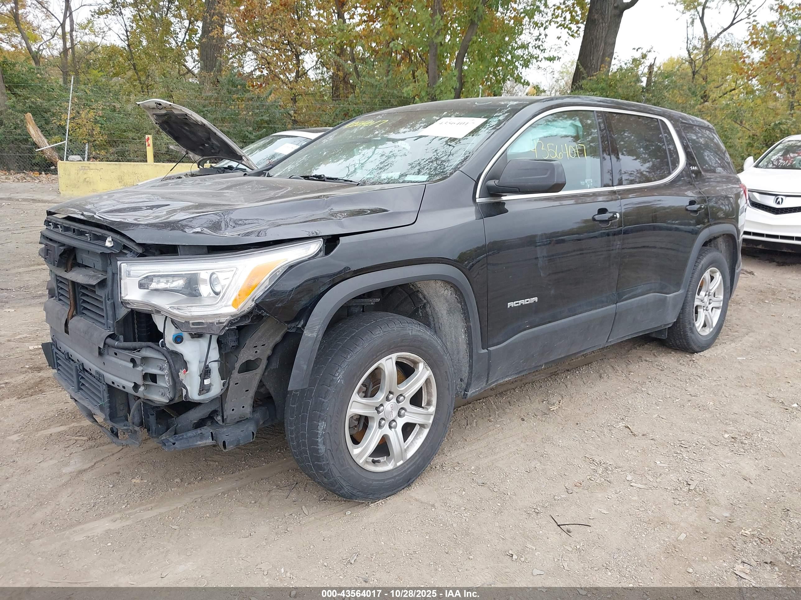 GMC ACADIA image 2