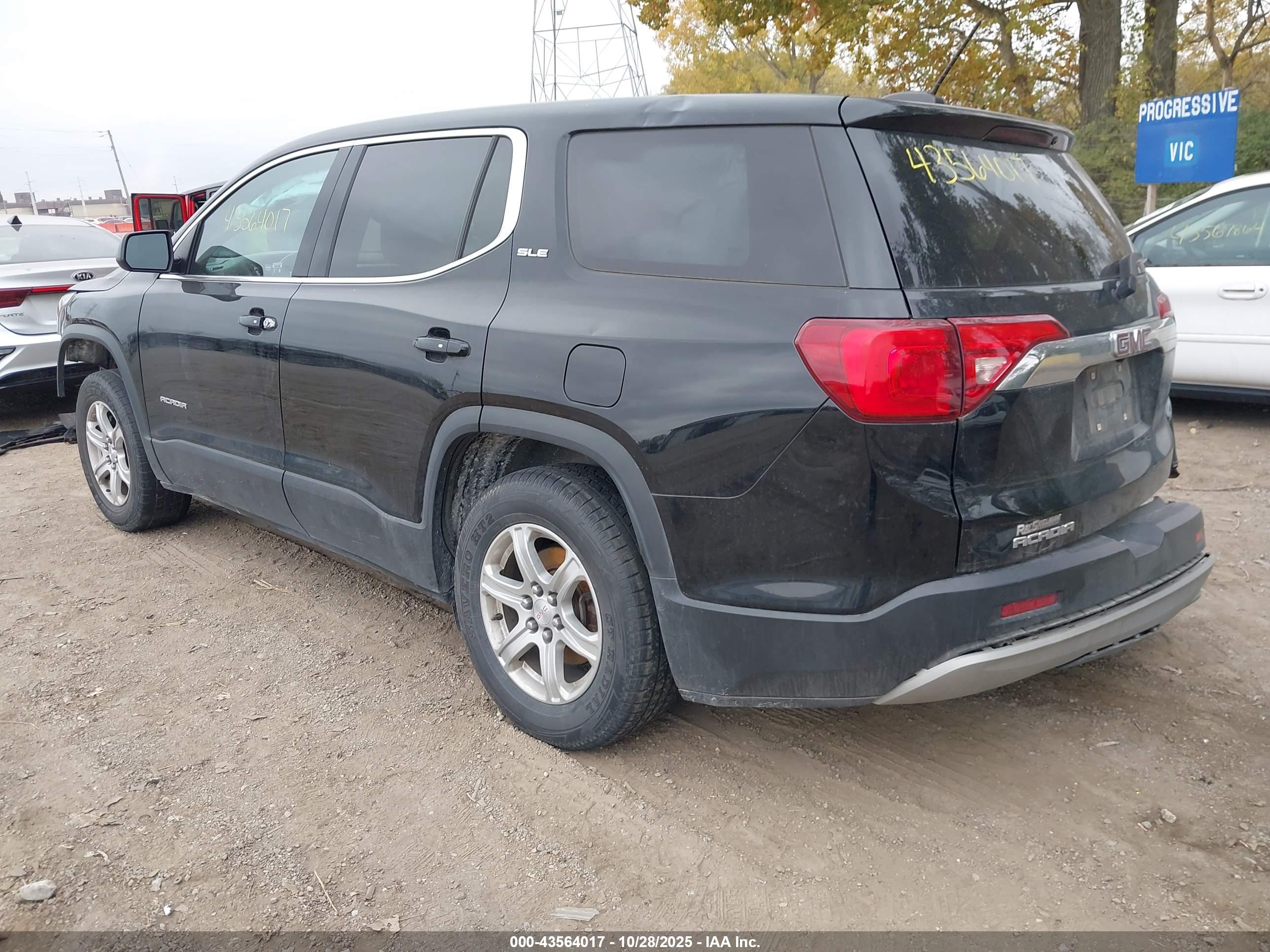 GMC ACADIA image 3