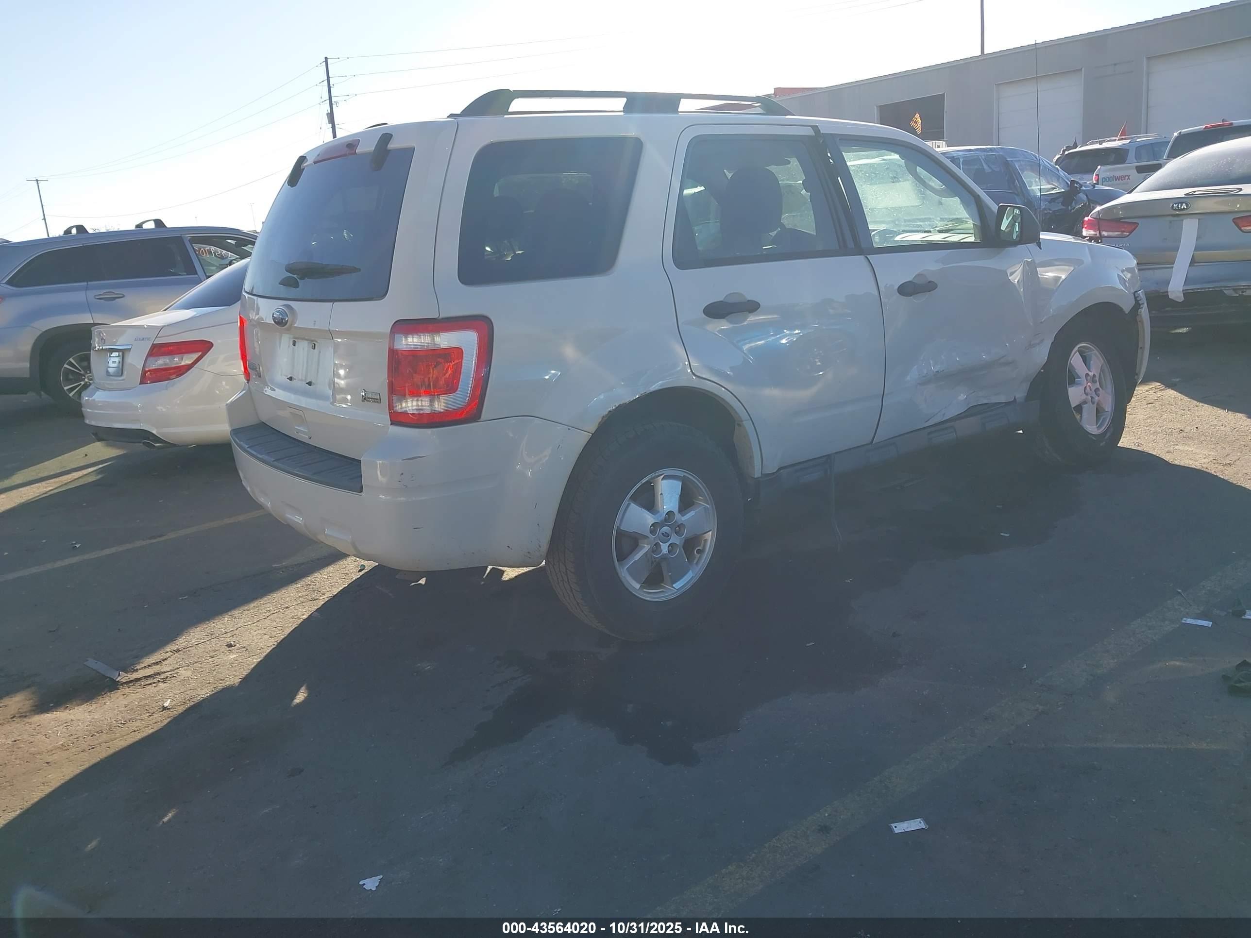 FORD ESCAPE image 4