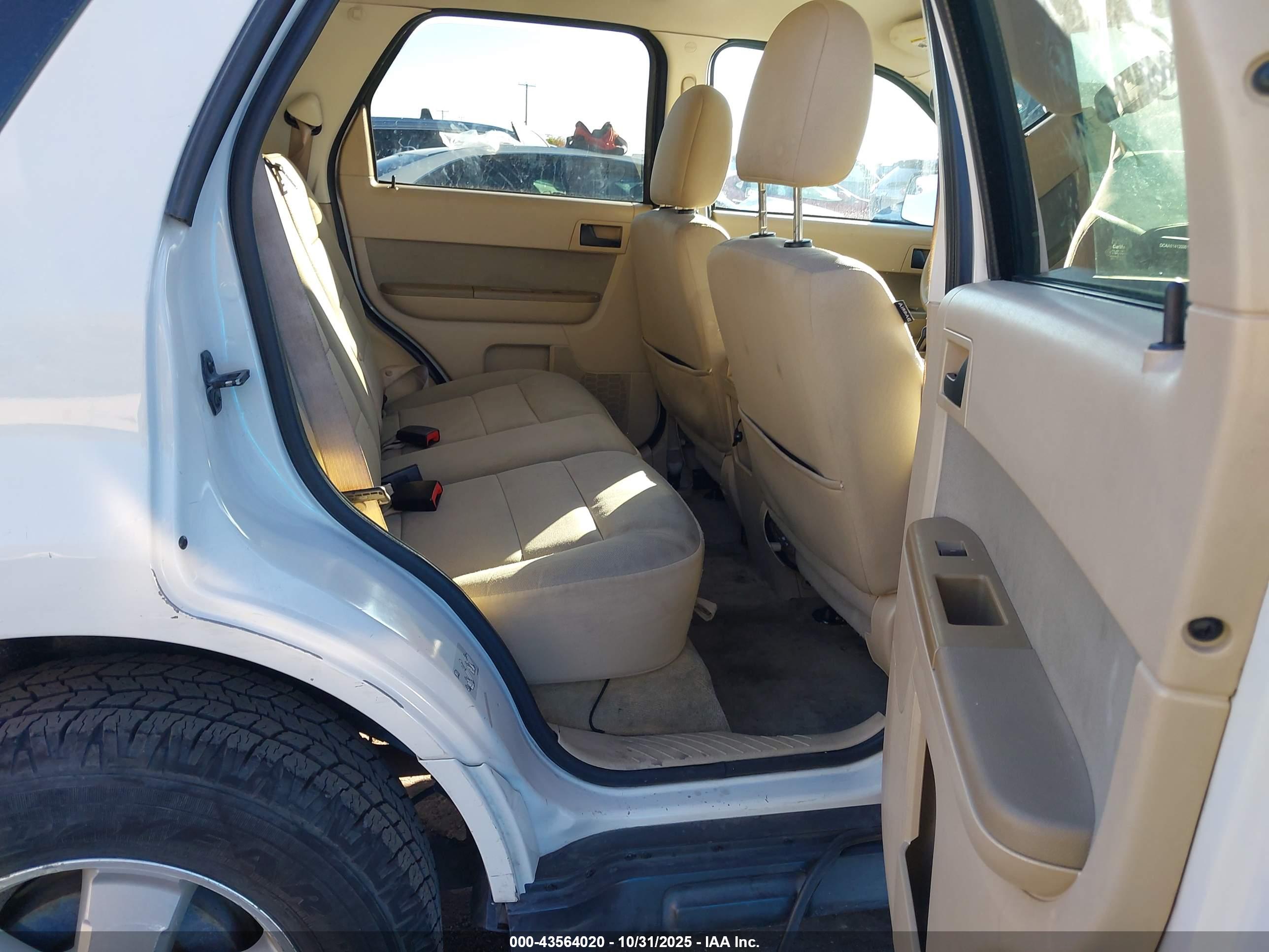 FORD ESCAPE image 8